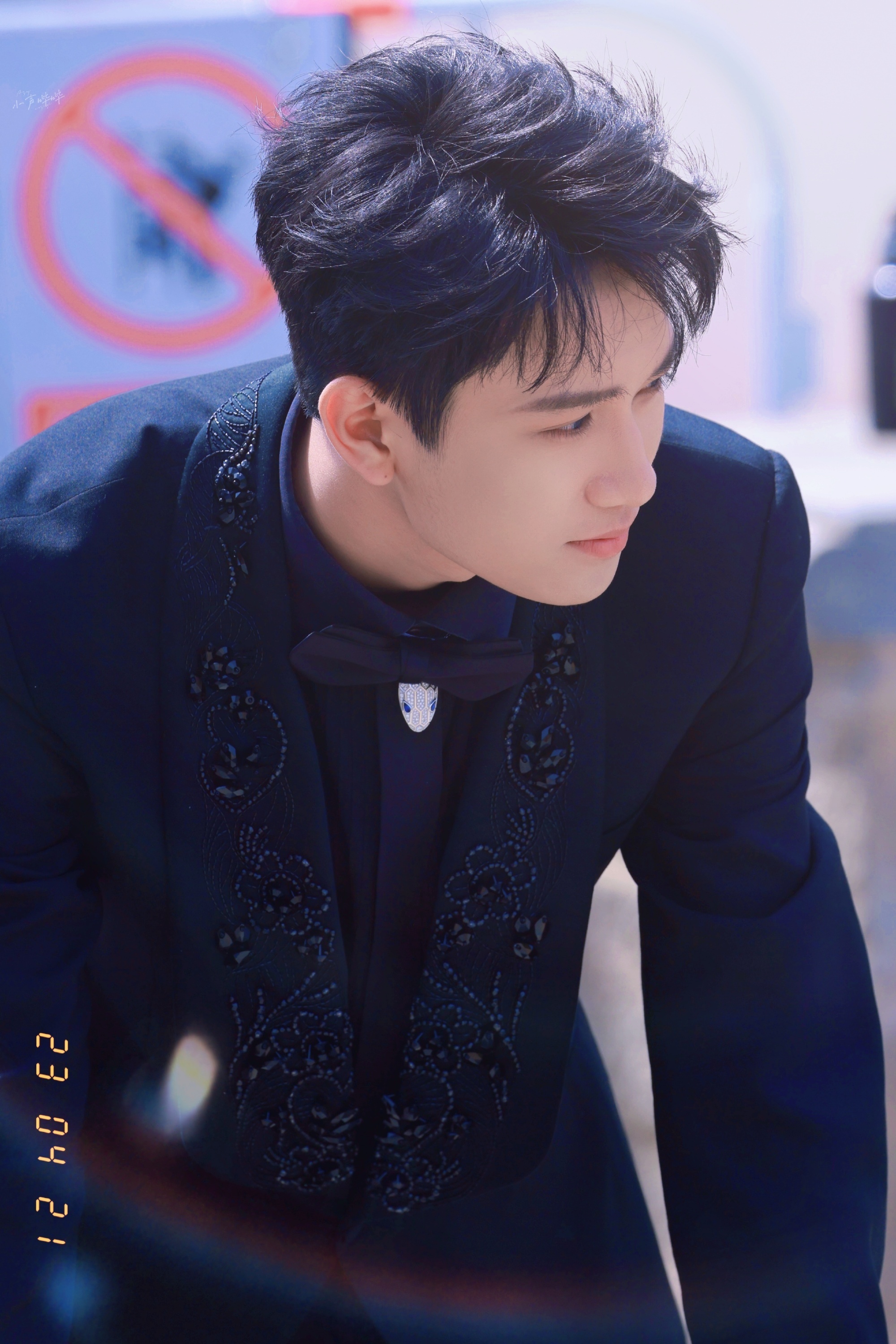   敖子逸北影节造型发型真的是好帅呀，一亮相就让人瞬间心动，真的是青春又帅气，不