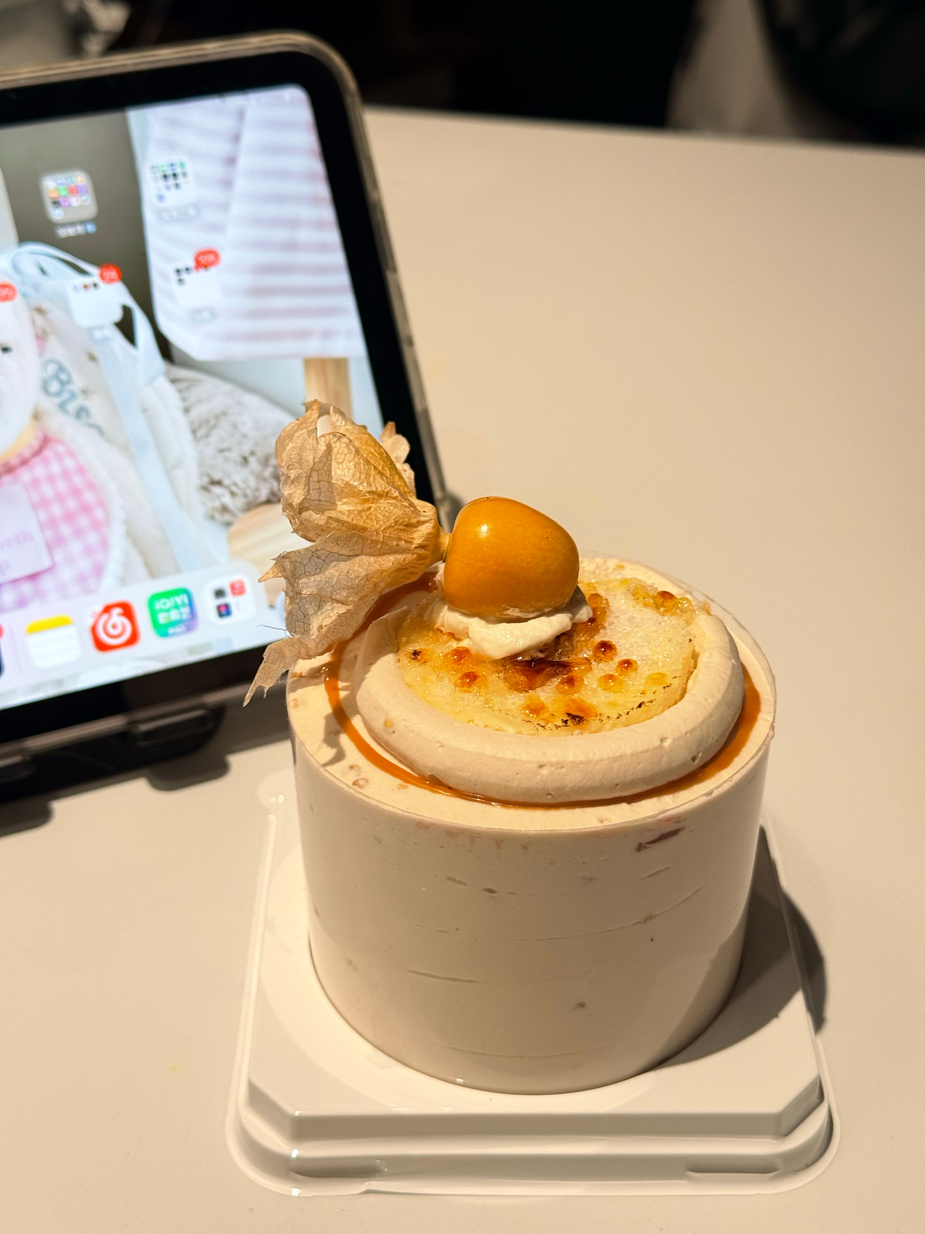 平安夜快乐宝宝们ଘ(੭ˊᵕˋ)🍎看我吃的奶皮子小蛋糕 很亚米（如果内馅不是山楂