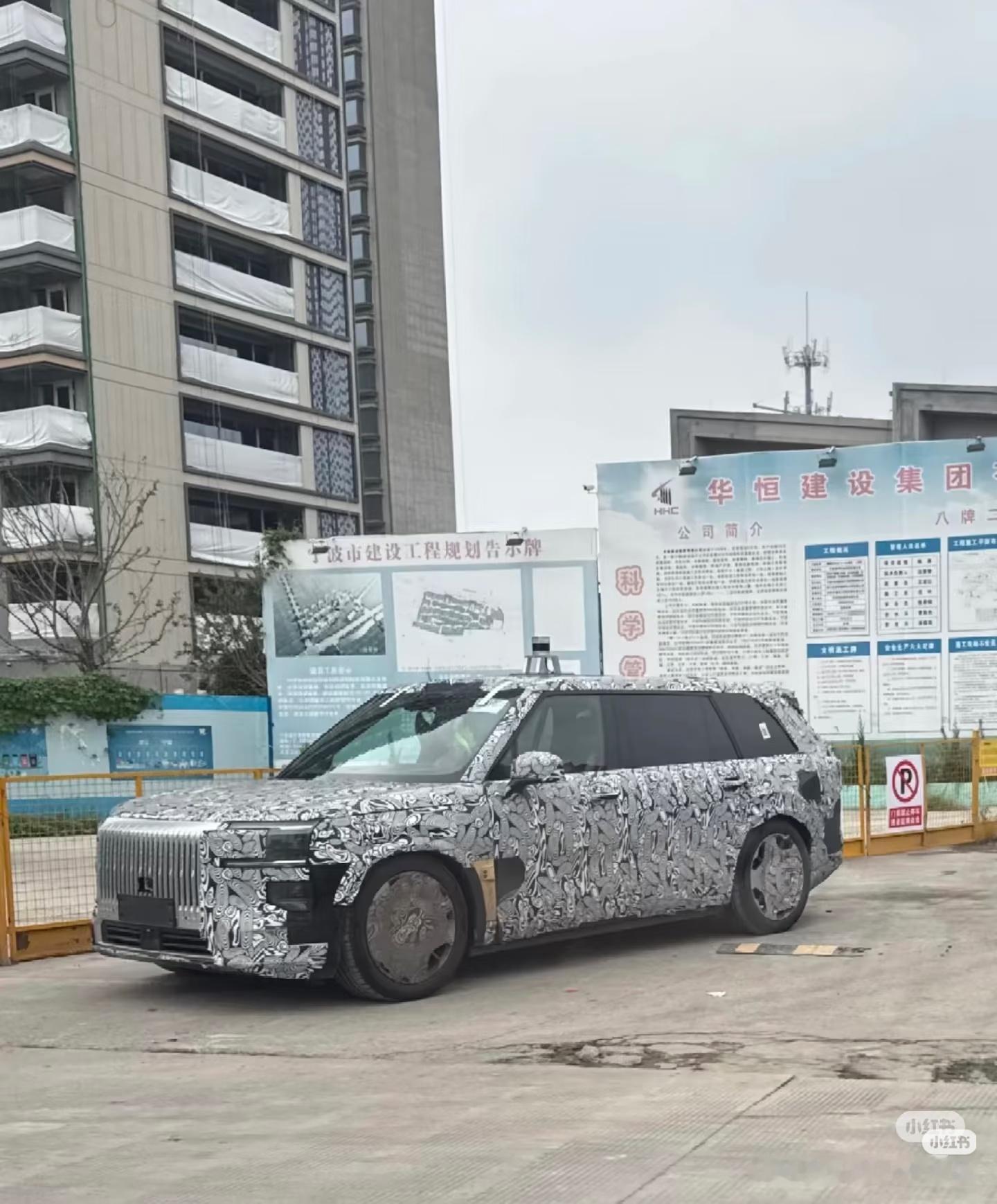 极氪9X光辉？（图片转载）B柱后明显加长，这估计将近5米5了据说没有隔断要有各种