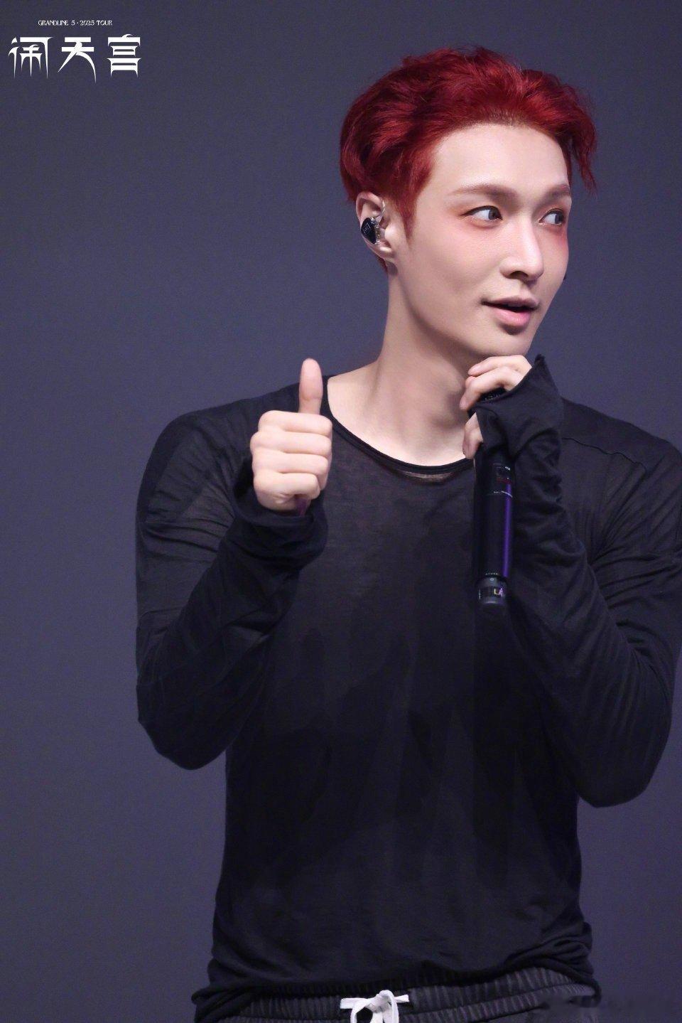 张艺兴哥哥染了红发！｜张艺兴