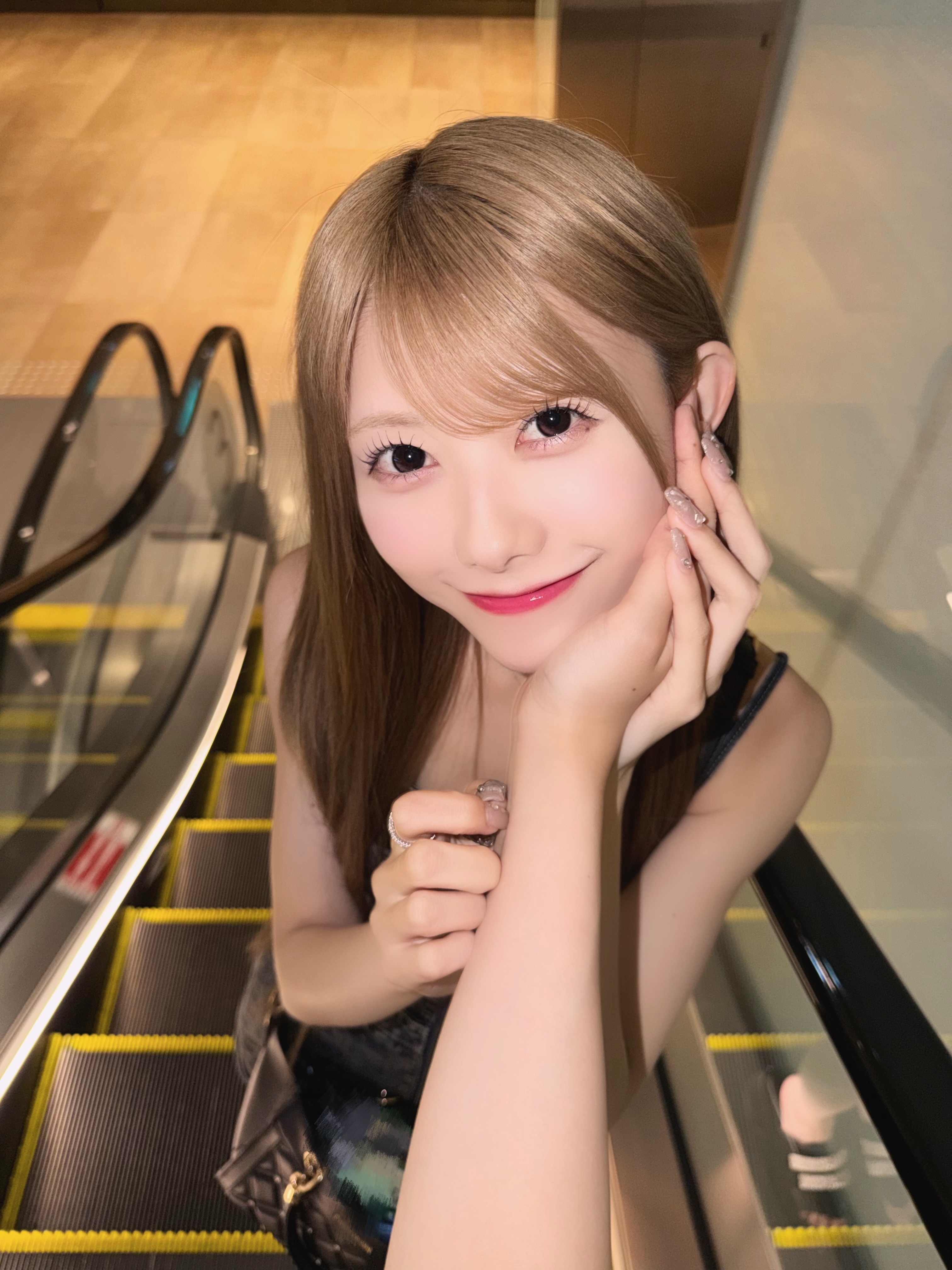 【图片】AKB48千叶惠里 久违的直发造型 👩🏻🦰 