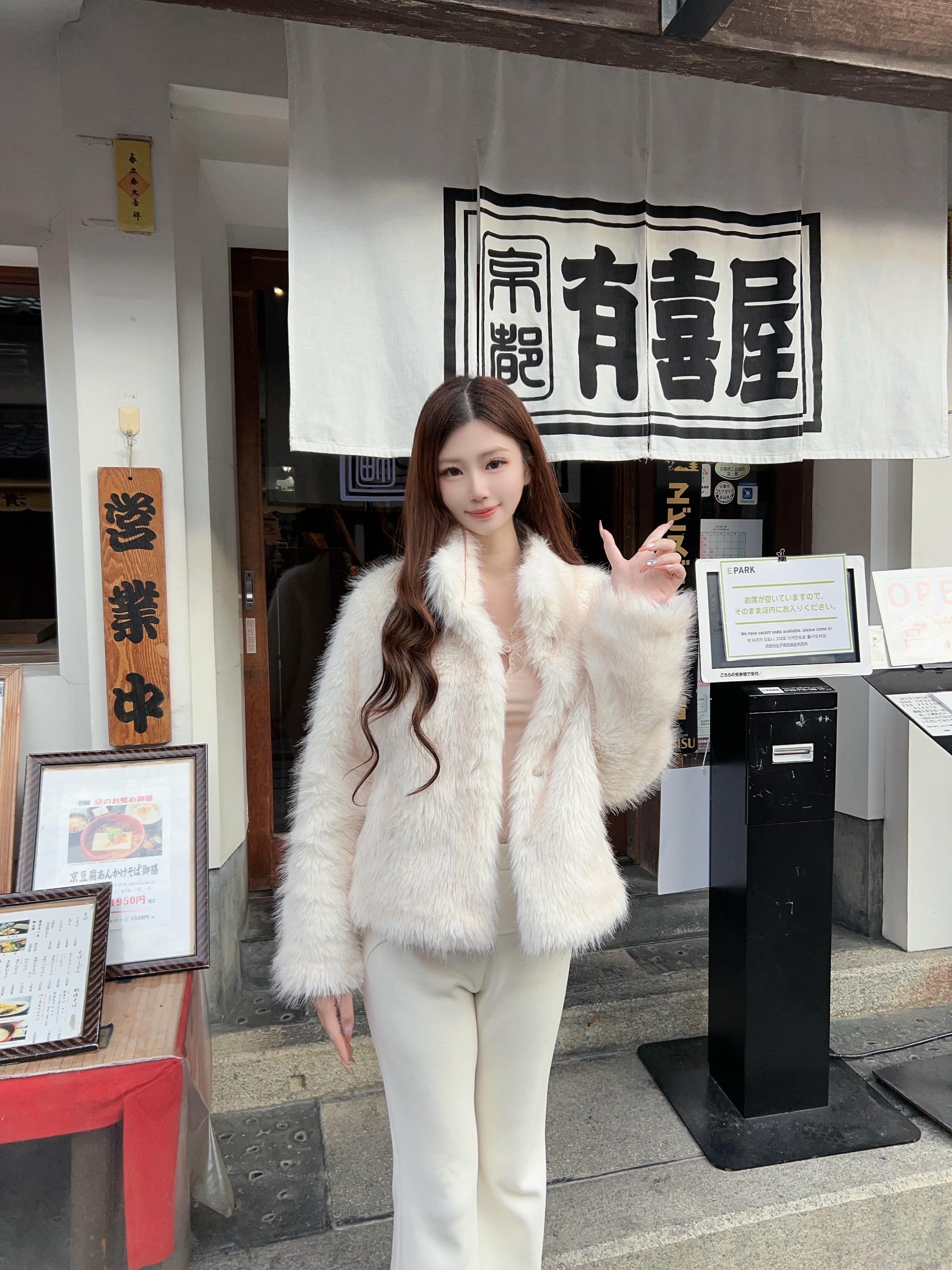 新地球 他们很骄傲 只是眼神有意无意的逃