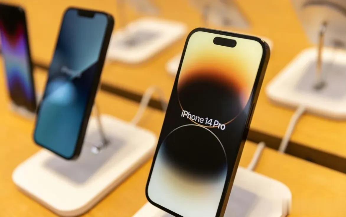 iPhone15 Pro系列会使用成本更高的钛合金边框和摄像头模组，而iPhon