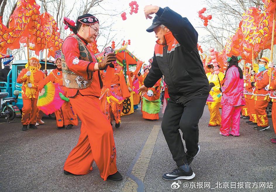 【杜鹃花盛开在通州万象汇 漷县于家务大集热气腾腾】临近春节，通州首开万象汇商场变