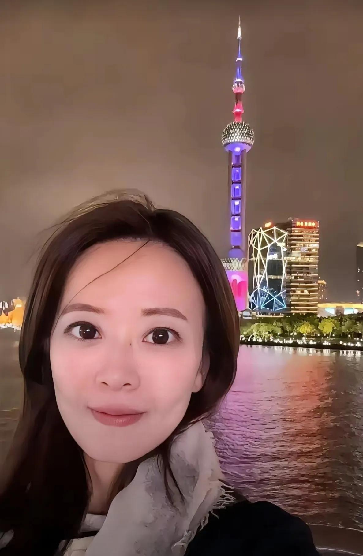 [月亮]4月8日晚，正随团访陆的国民党发言人江怡臻在社交平台发文称：这是我第一次