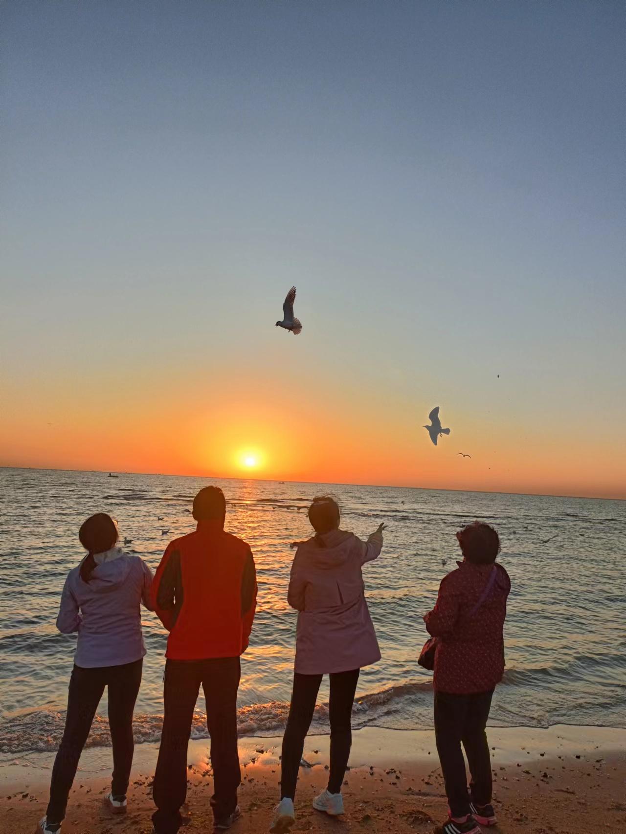 张艺谋指导与国家安全部联合创作的首部当代国家安全题材电影《惊蛰无声》，在春节期间