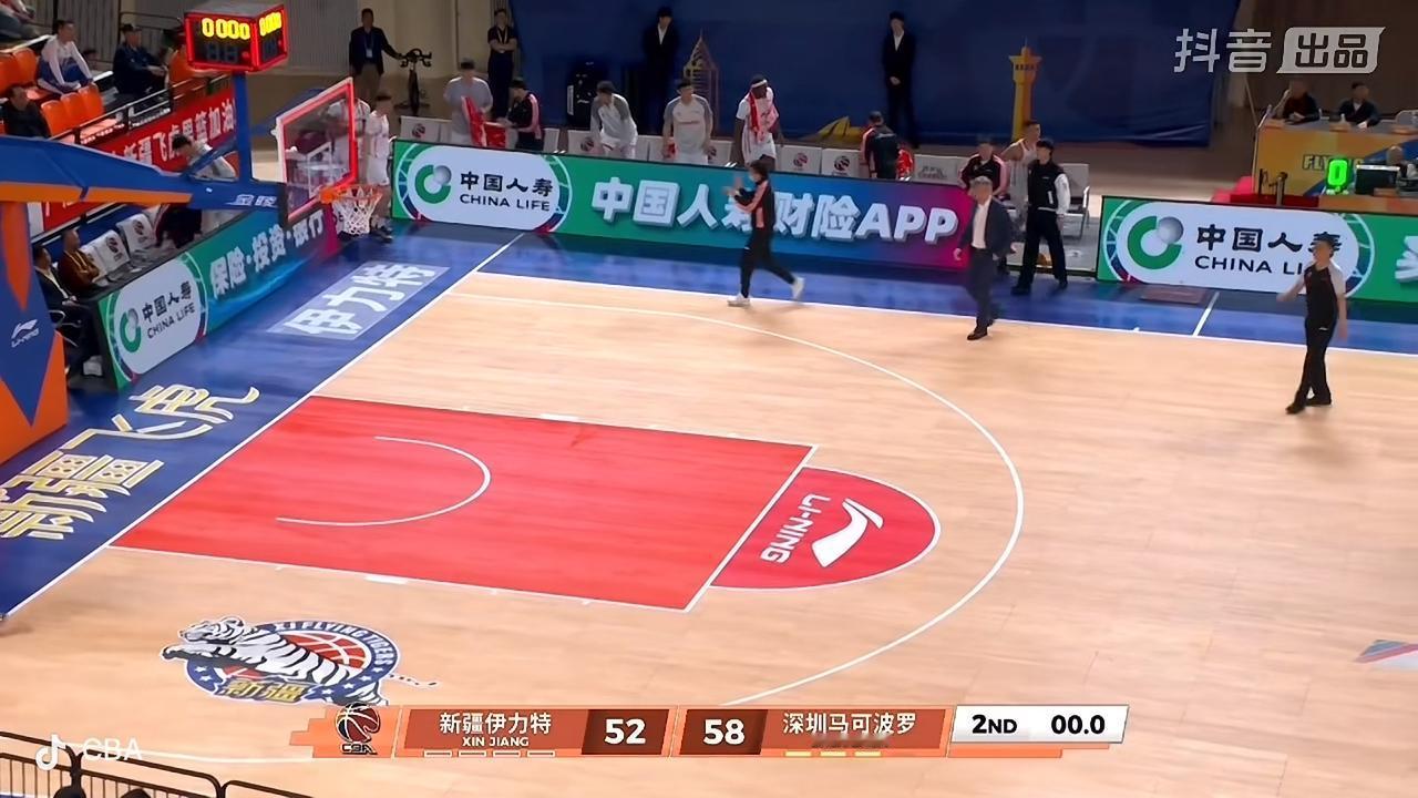 上半场比赛结束，新疆飞虎男篮落后了！

        在刚刚进行的新疆飞虎男篮