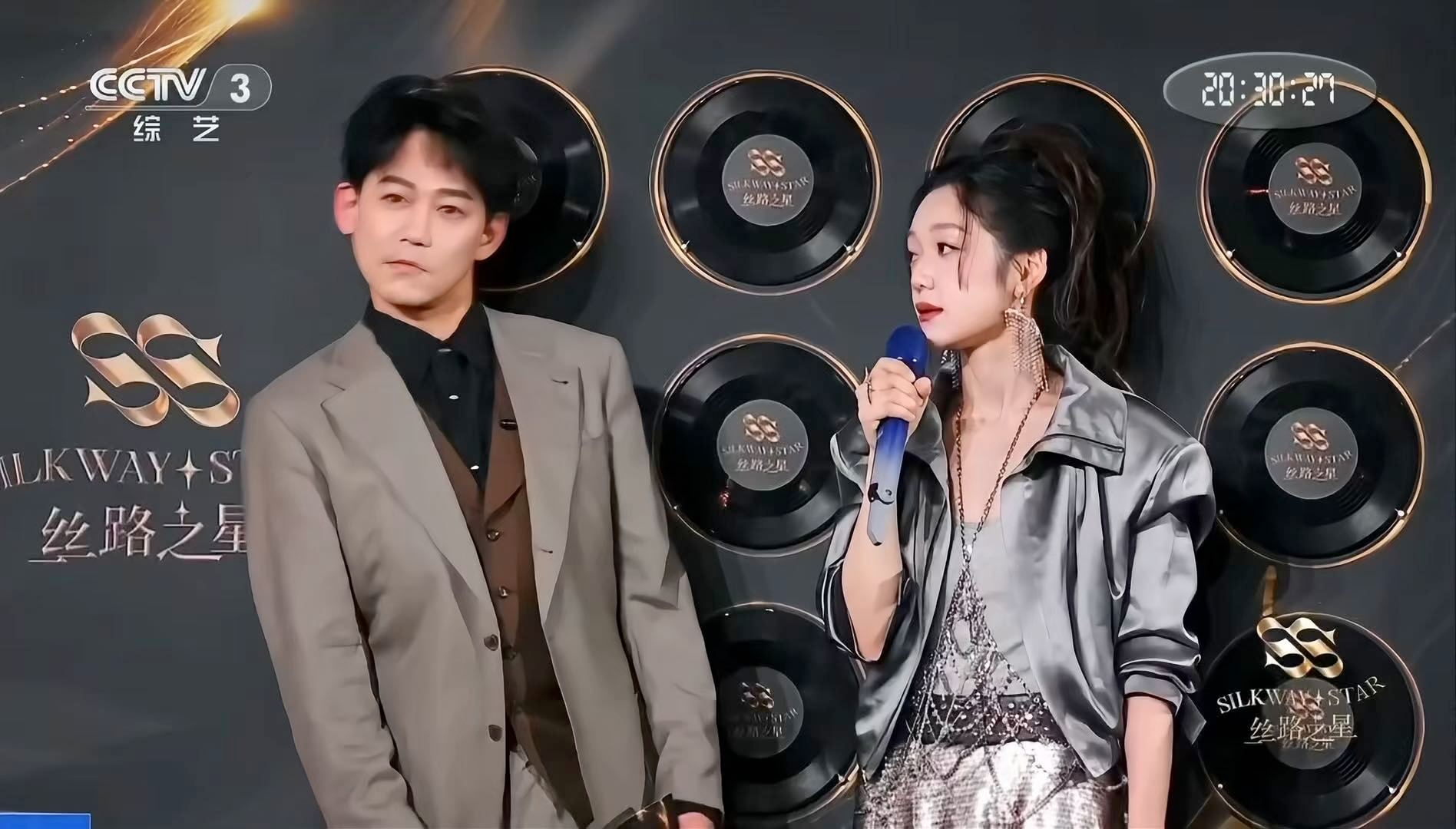 苏醒希林娜依高一起跳新疆舞 觉得压力大的可以看看的脖子跳新疆舞脖子舞，苏醒怎么跳