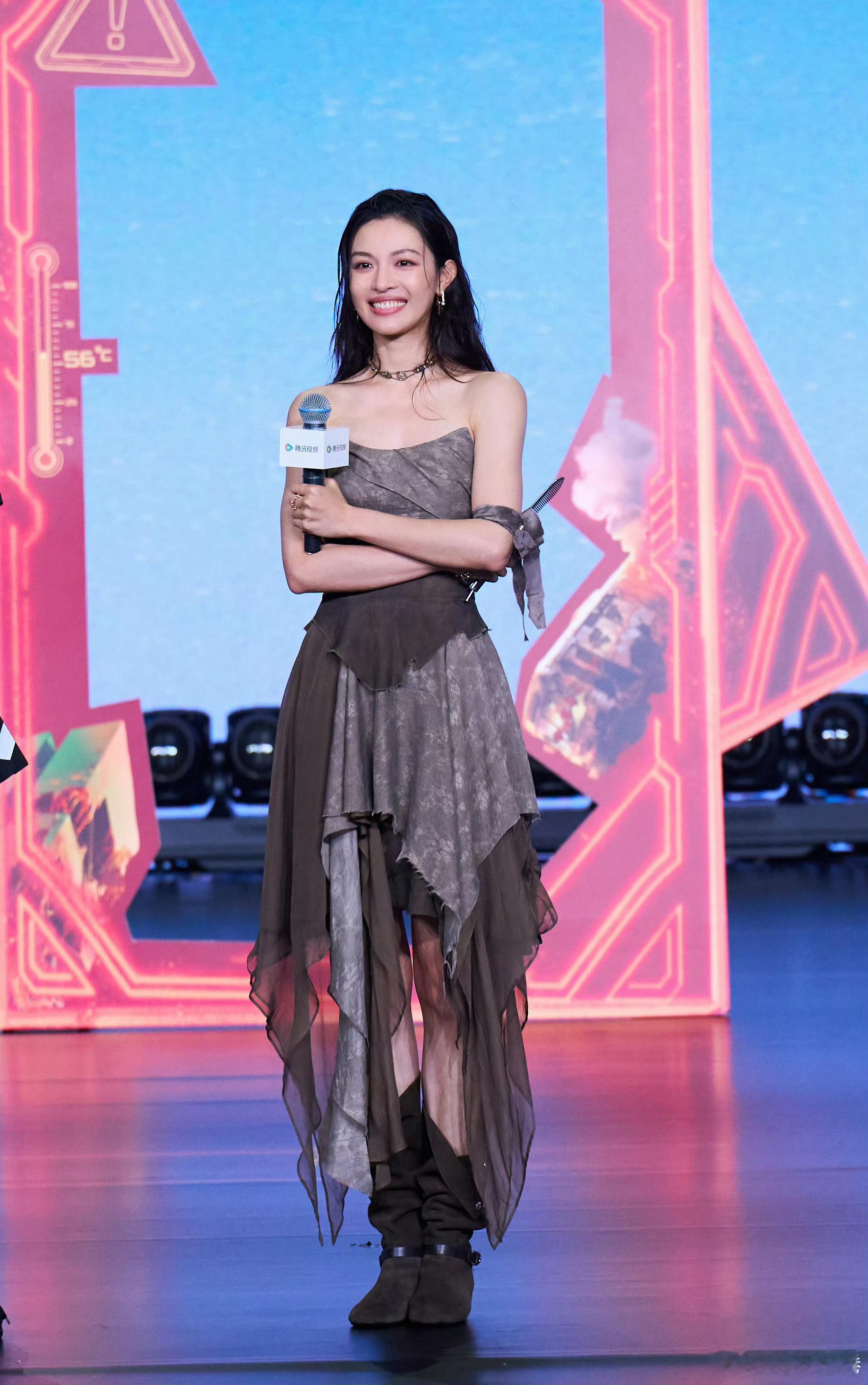 曼妙 