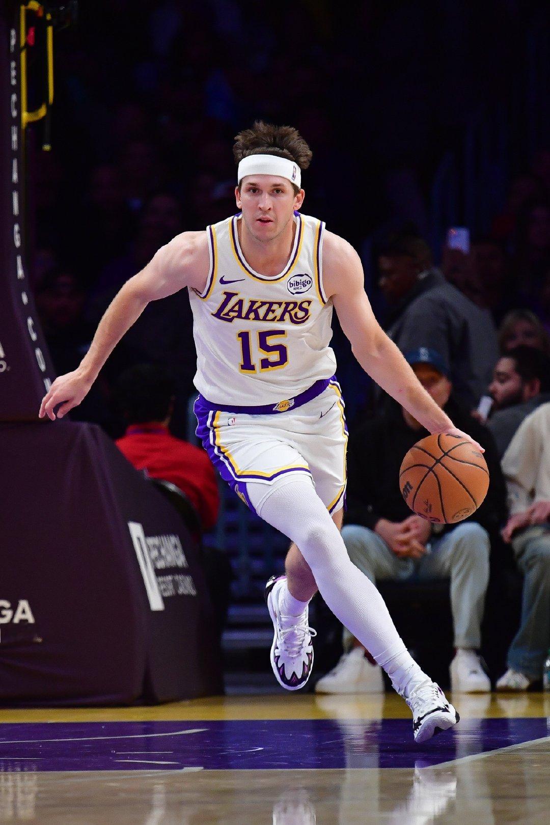 本赛季至今，当卢卡-东契奇缺阵时，里夫斯场均可以得到41分5.3篮板10.3助攻