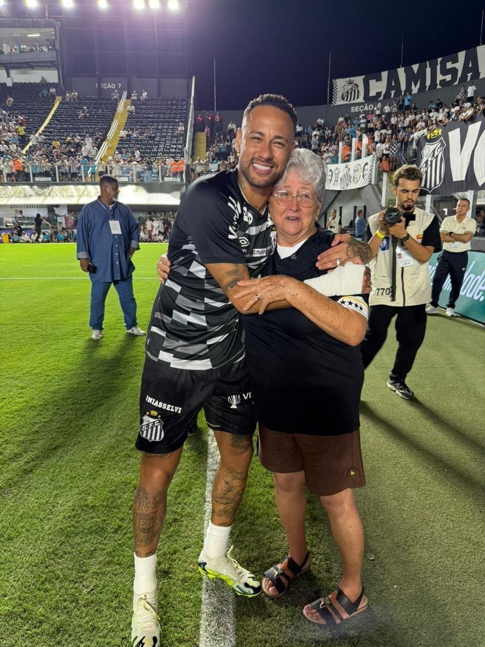 内马尔 拥爱粉丝