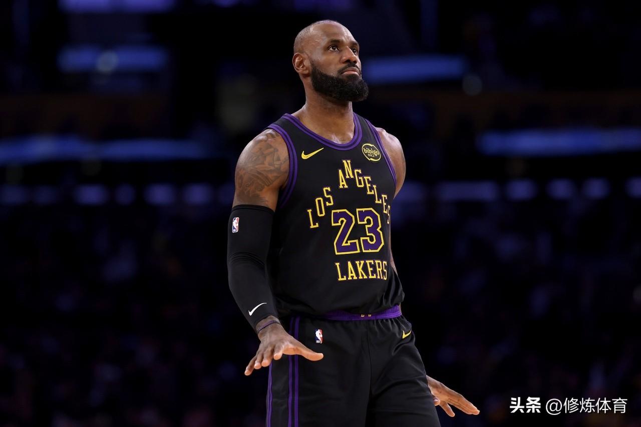 湖人队将有5名球员合同到期，包括詹姆斯在内！

1、詹姆斯——本赛季薪水5263