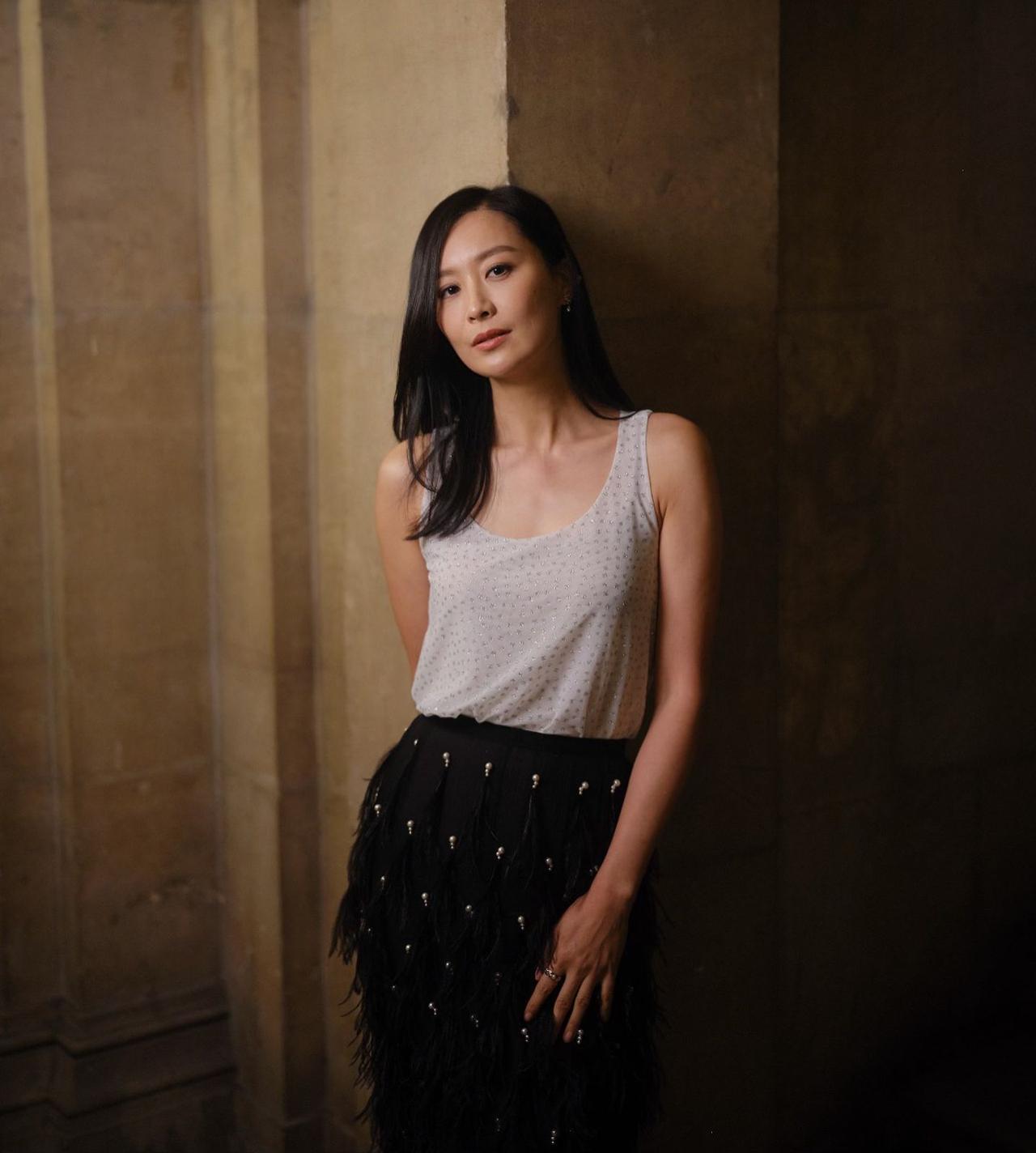 她应该是近年在TVB出来混得最好的女演员，感觉她的运气真的太好，果然是人生赢家，