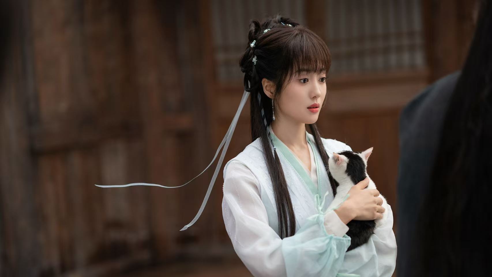 王梓薇戏里戏外猫猫缘 所有的相遇都是久别重逢，戏里芸意有她的花娘娘，戏外守护她的