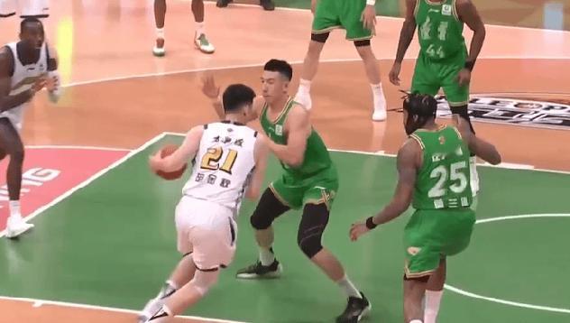 胡金秋今天打了很多外线定点内容啊，三分突破都有，啥时候练的啊？这看来下一期国家队