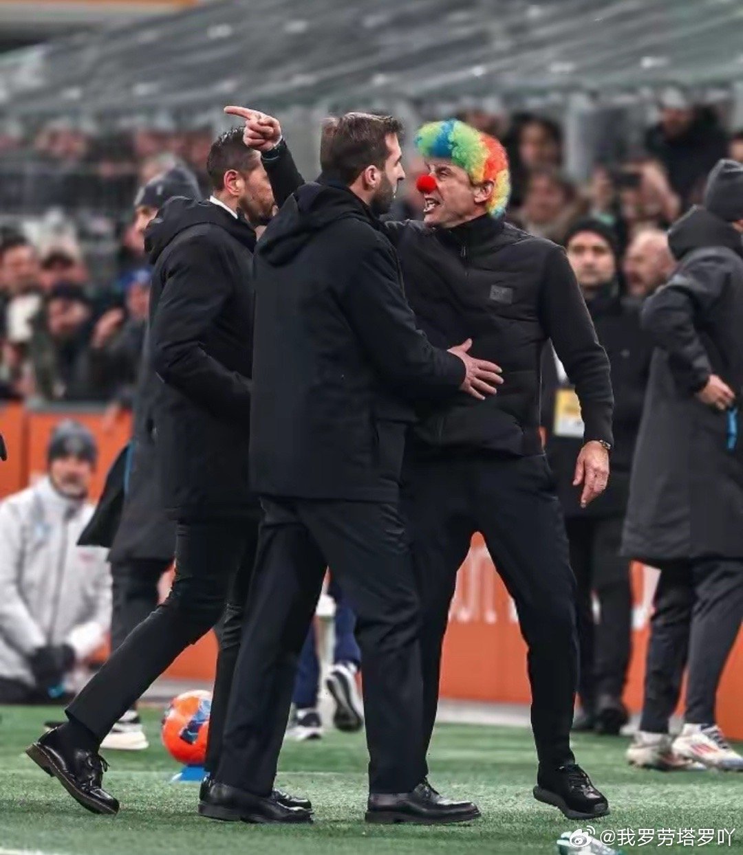 疯狂失态孔蒂至拥趸倒戈！蓝黑军团旧将卡萨诺在节目中表示国际米兰和那不勒斯本场都踢