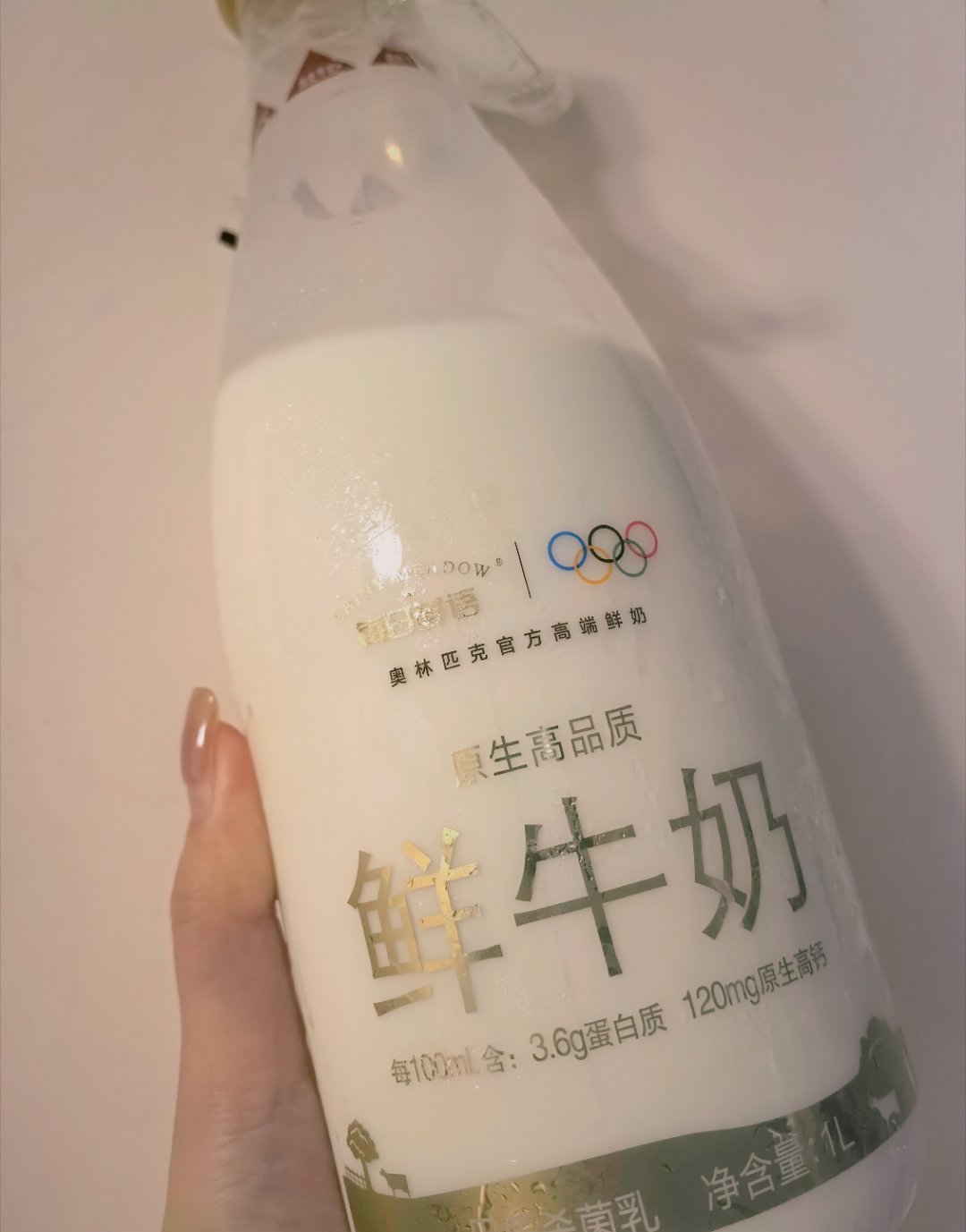 我是一天一瓶大的每日鲜语奶，喝完感觉可以管饱一整天，根本不用吃饭那种每日鲜语品牌