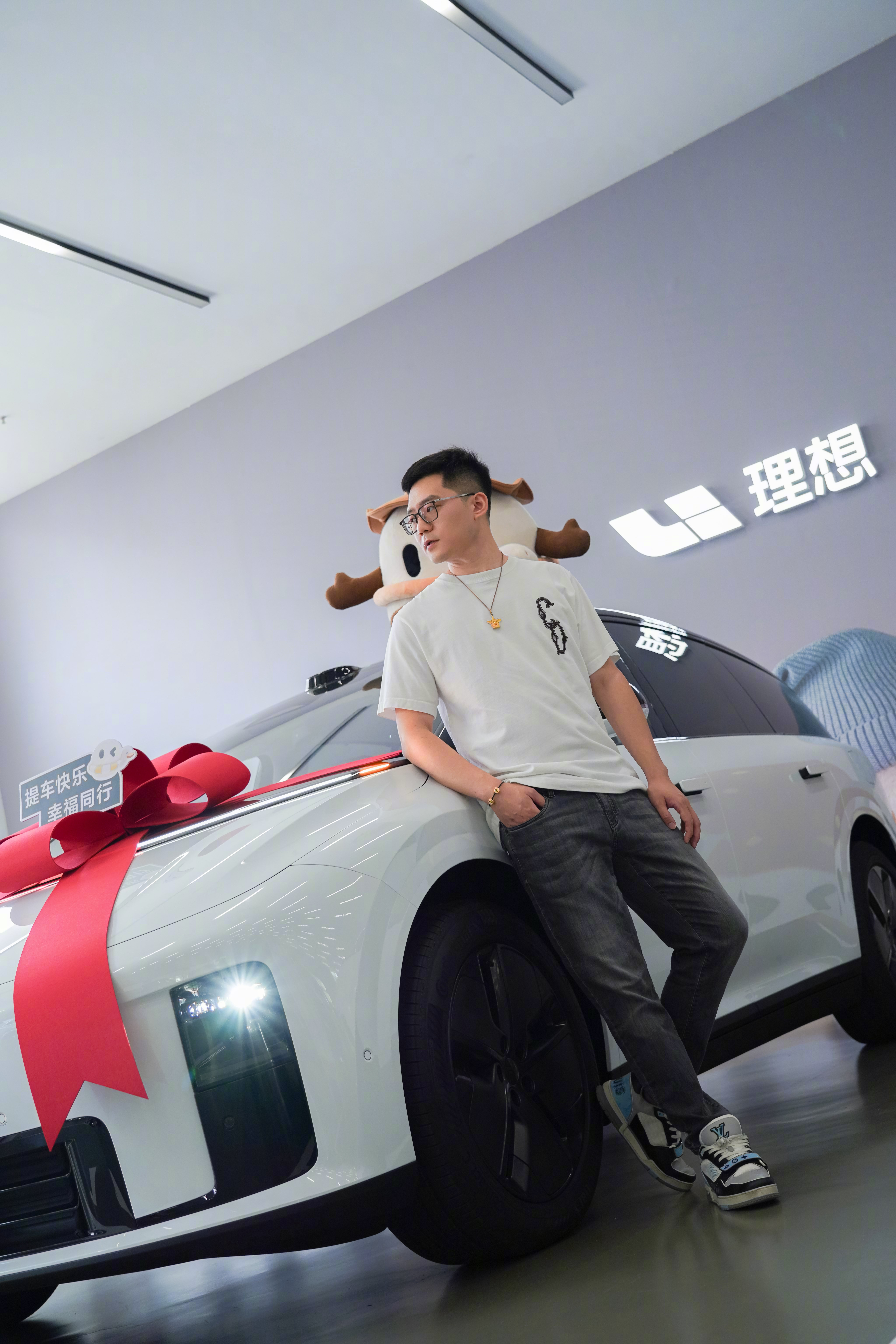 自由之风，轻拂身畔。而我的全新搭子——理想i8，也已相伴左右。  ​​​