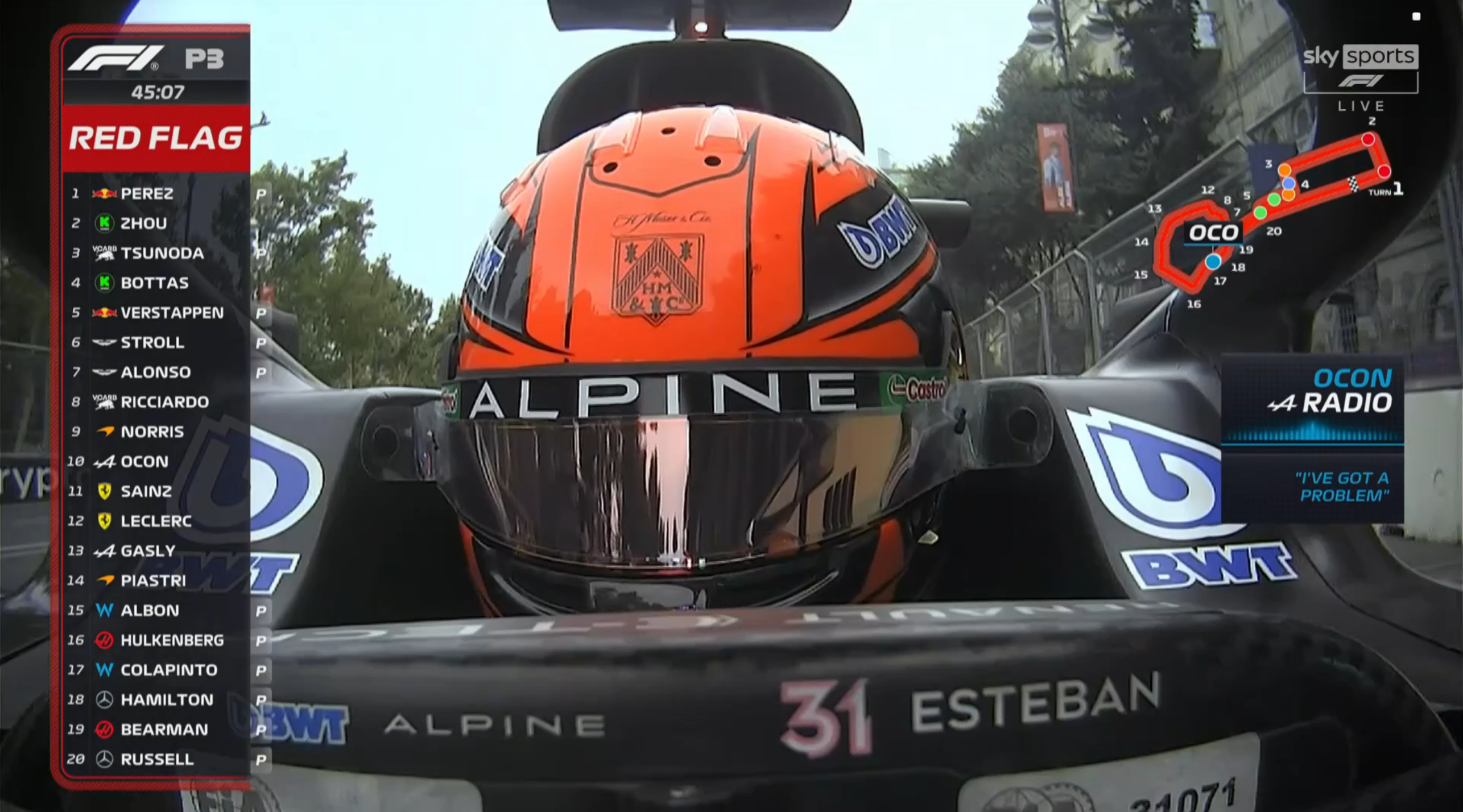 奥康的赛车在17号弯停了下来，红旗！#F1##2024F1阿塞拜疆大奖赛# ​​