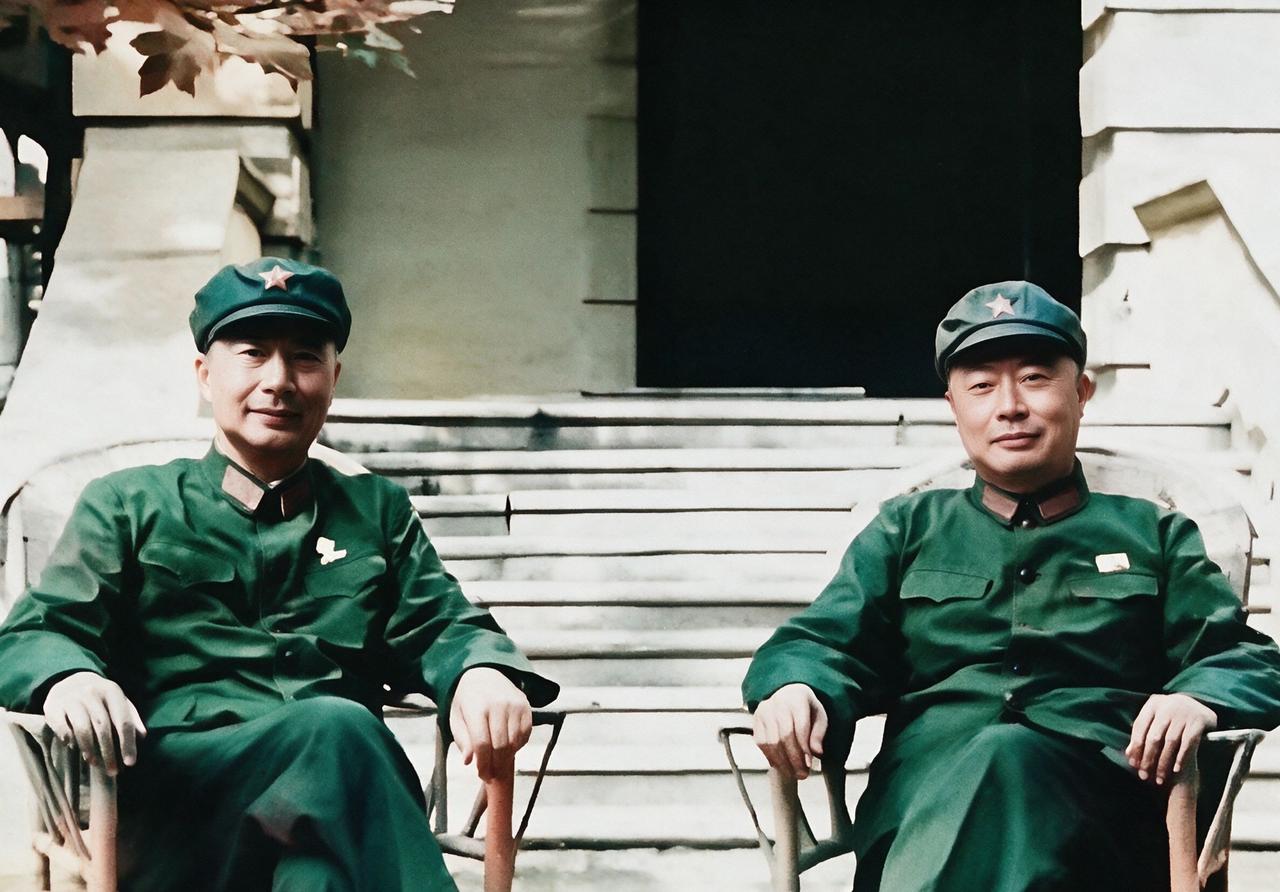 不是我吹，如果你能认出这两位是谁？历史学的一定不会差，不信你试试看。