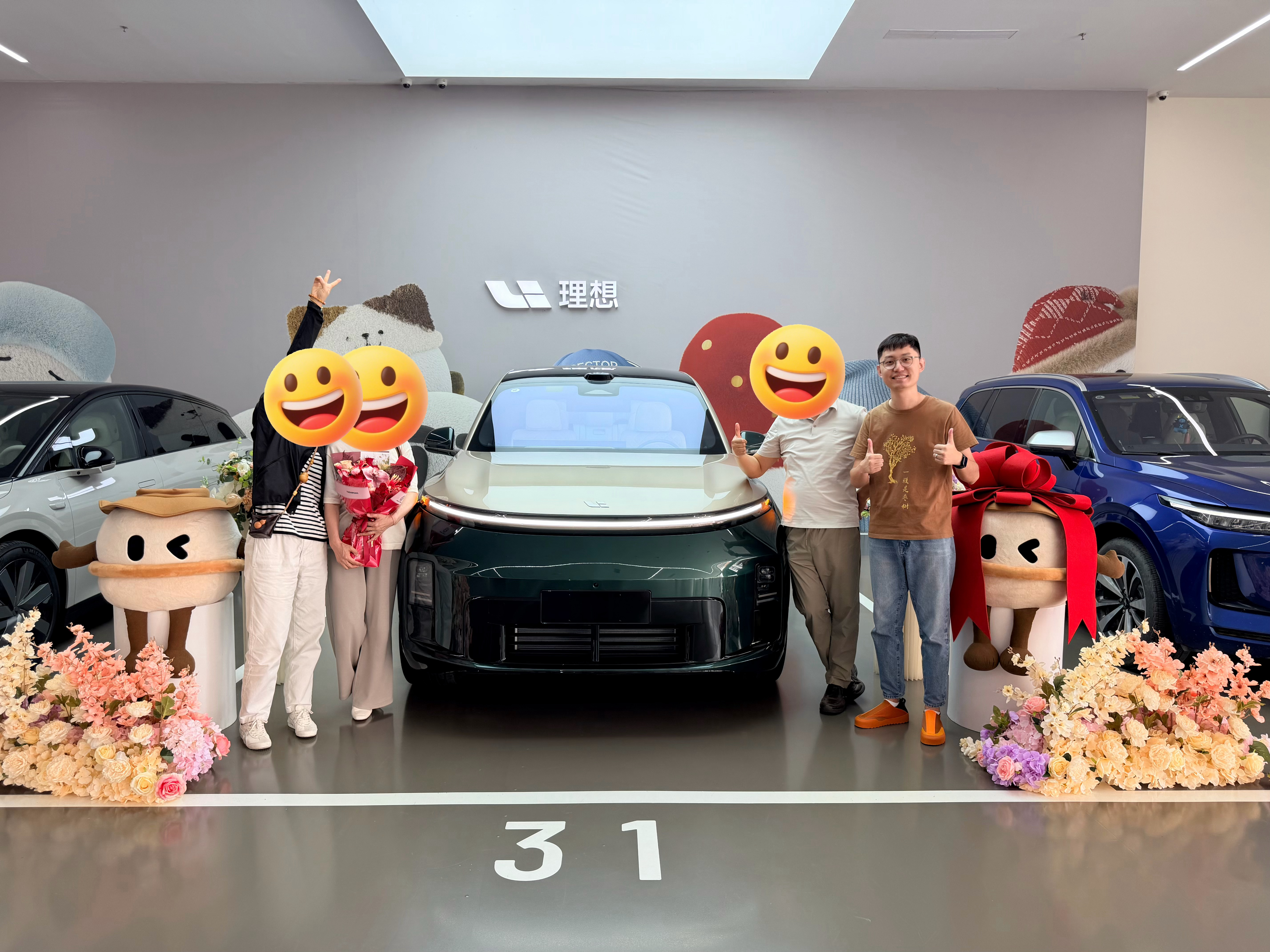 理想L8 Livis终于提了理想ONE提车的时候因为各种各样的原因，是我自己去交