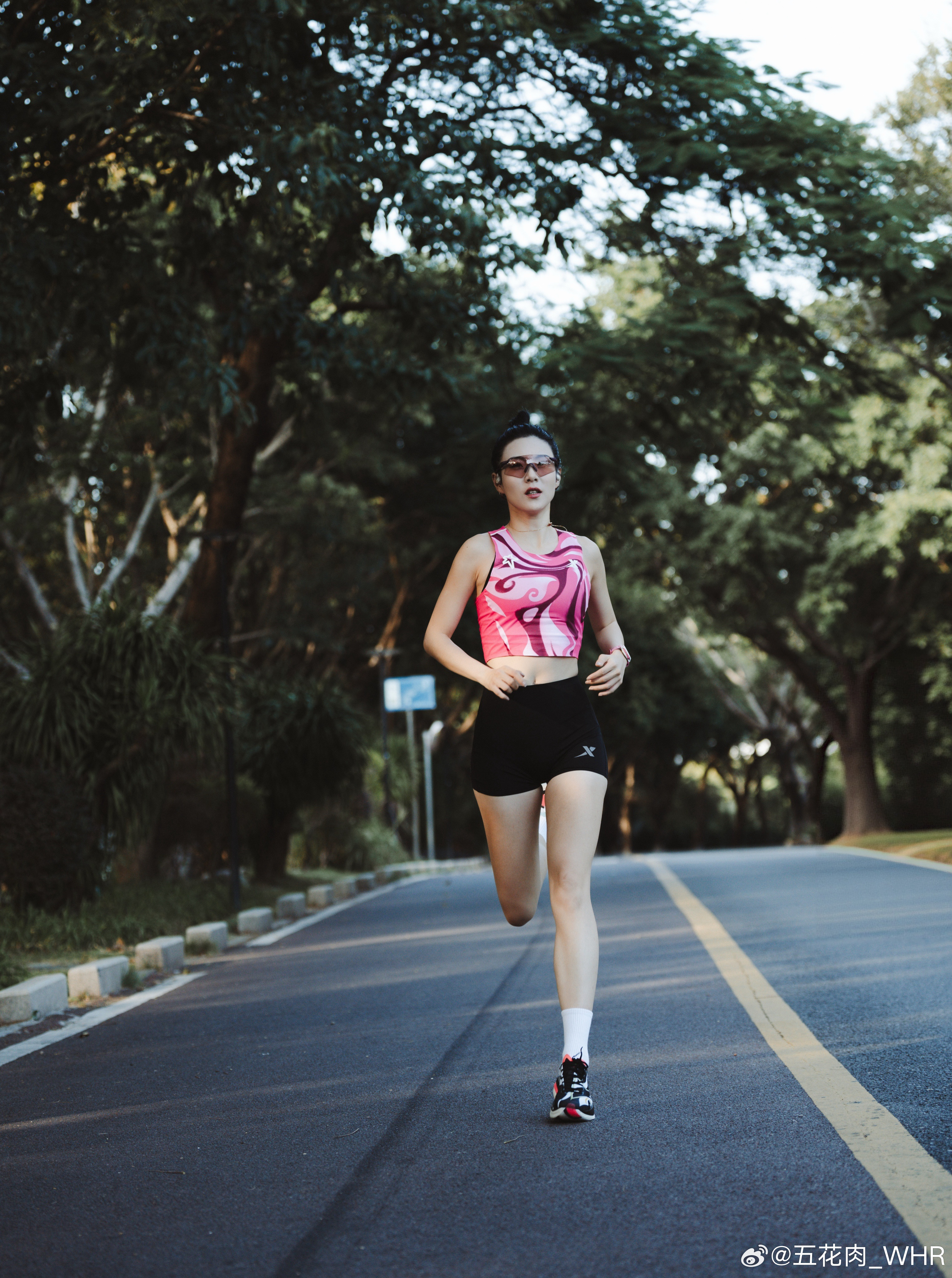 节奏跑12km，在一点点变强ing～昨天四点起床的早班，早班好处就是早早下班，回