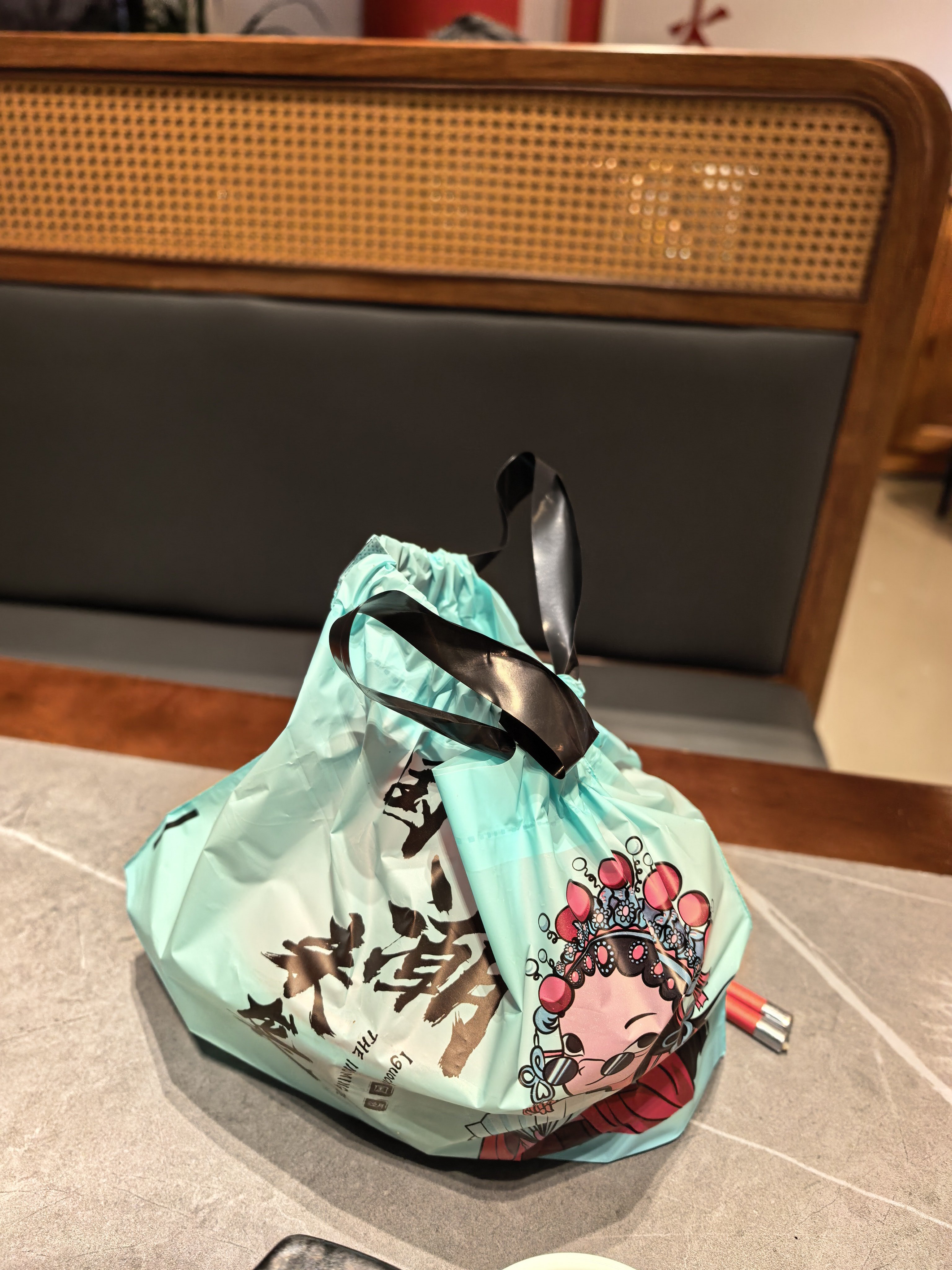 吃了一顿还不错的饭，店面开了十年也很干净，东西都是新鲜现炒的。结果打包的时候心肺