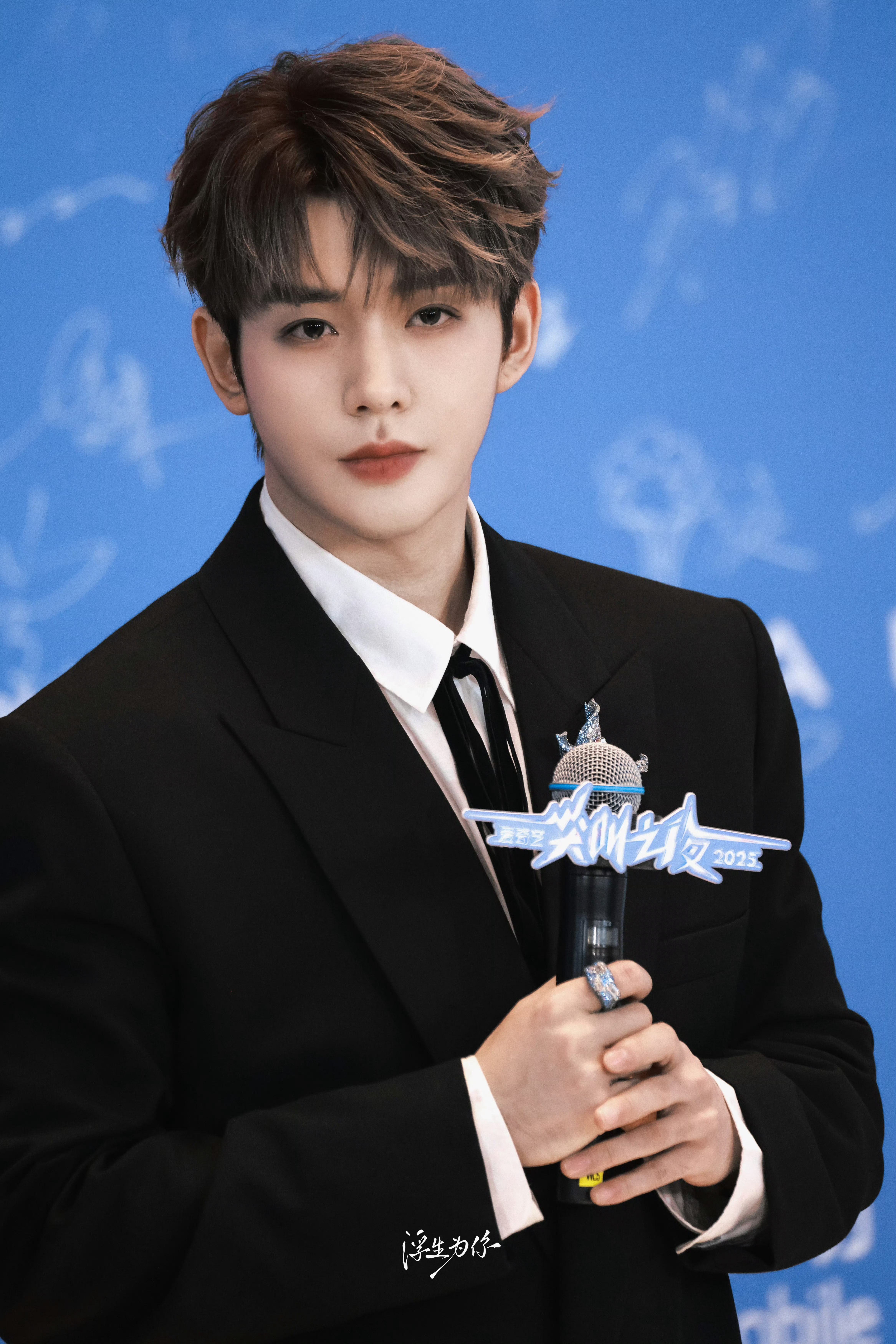 2025年度时尚封面人物TOP30邓为超绝的时尚表现力，360度全方面不同的帅！