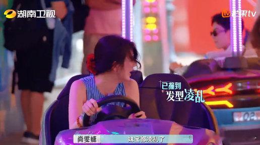 巴黎合伙人悲喜并不相通 巴黎合伙人这 “悲喜不相通” 也太真实了！一边在游乐场玩