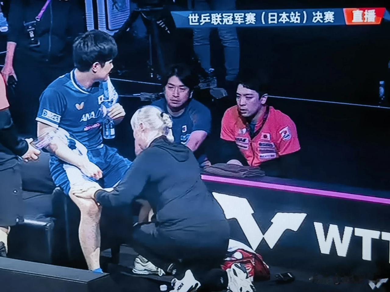 小伎俩来了！王楚钦在0：3落后的情况下，连扳2局。在第6局的时候，张本智和的小伎