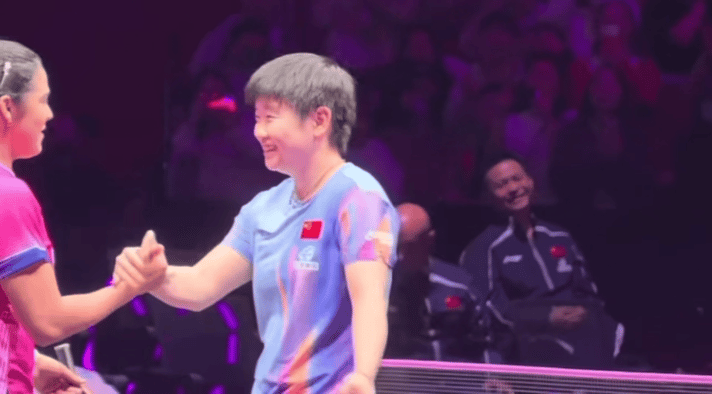 德华就像老父亲一样看着莎莎，看的人心暖暖的。

多哈那一个月，德华一直在跟赛，回