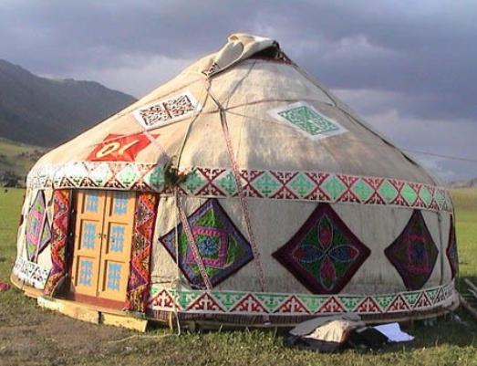 零下几十度，蒙古人住毛毡帐篷为啥不冷？一开始我也纳闷，薄薄一层布能挡啥寒风？直到