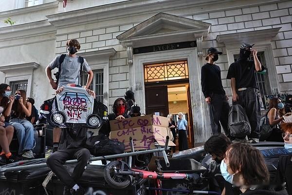 欧洲正走向“失控”？从英国到波兰，欧洲许多国家正面临财政紧张、议会分裂、社会冲突