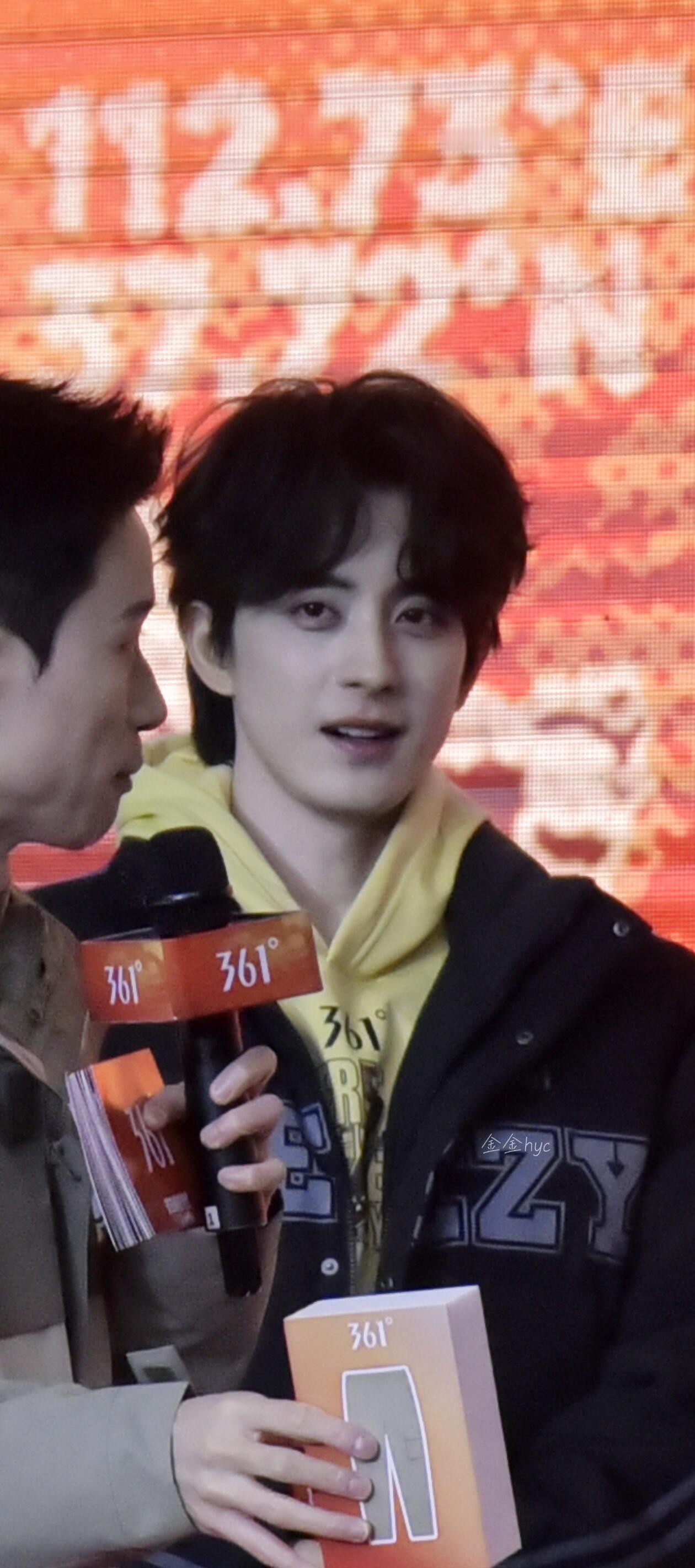 敖瑞鹏，没有不帅的义务。对此男的出图，简直不能再简单，只要把人拍清楚就可以出，站