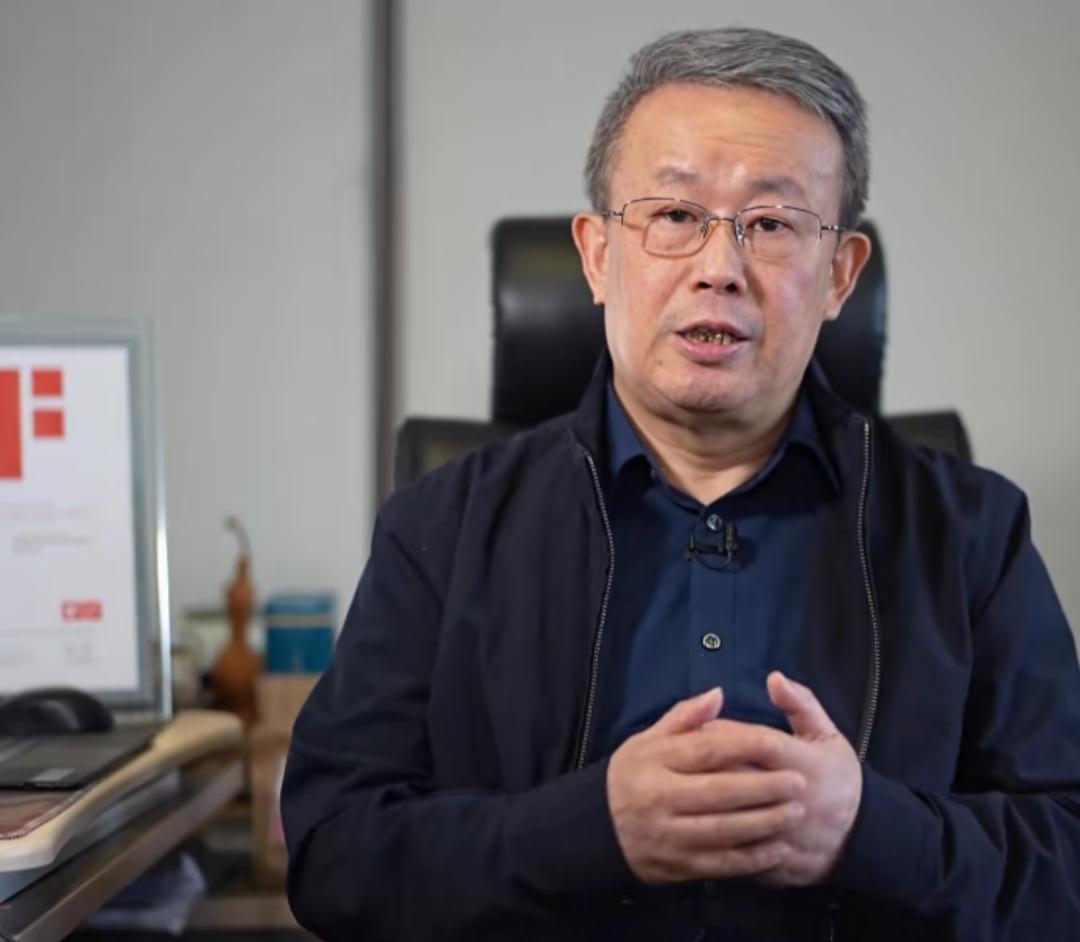 项立刚先生发文说，他一般不让孩子吃鸡排的，并且认为炸鸡排是垃圾食品。
项先生的话