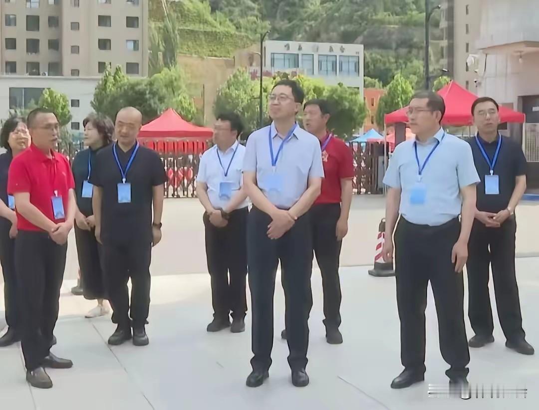 每年都一样，各地的领导们都非常重视高考！2026年6月7日，高考首日，炎炎夏日，