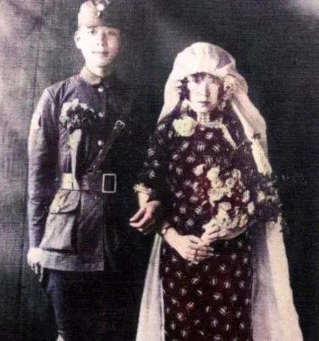 1930年，胡琏到11师当营长后，娶了上司曾伯熹的妹妹曾广瑜。后来，曾广瑜的堂妹