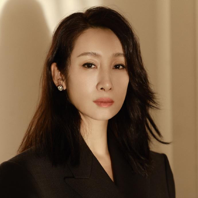 演员，秦海璐说，我和刘涛，是过命的交情，俗称过事的朋友，我低落的时候，她自告奋勇