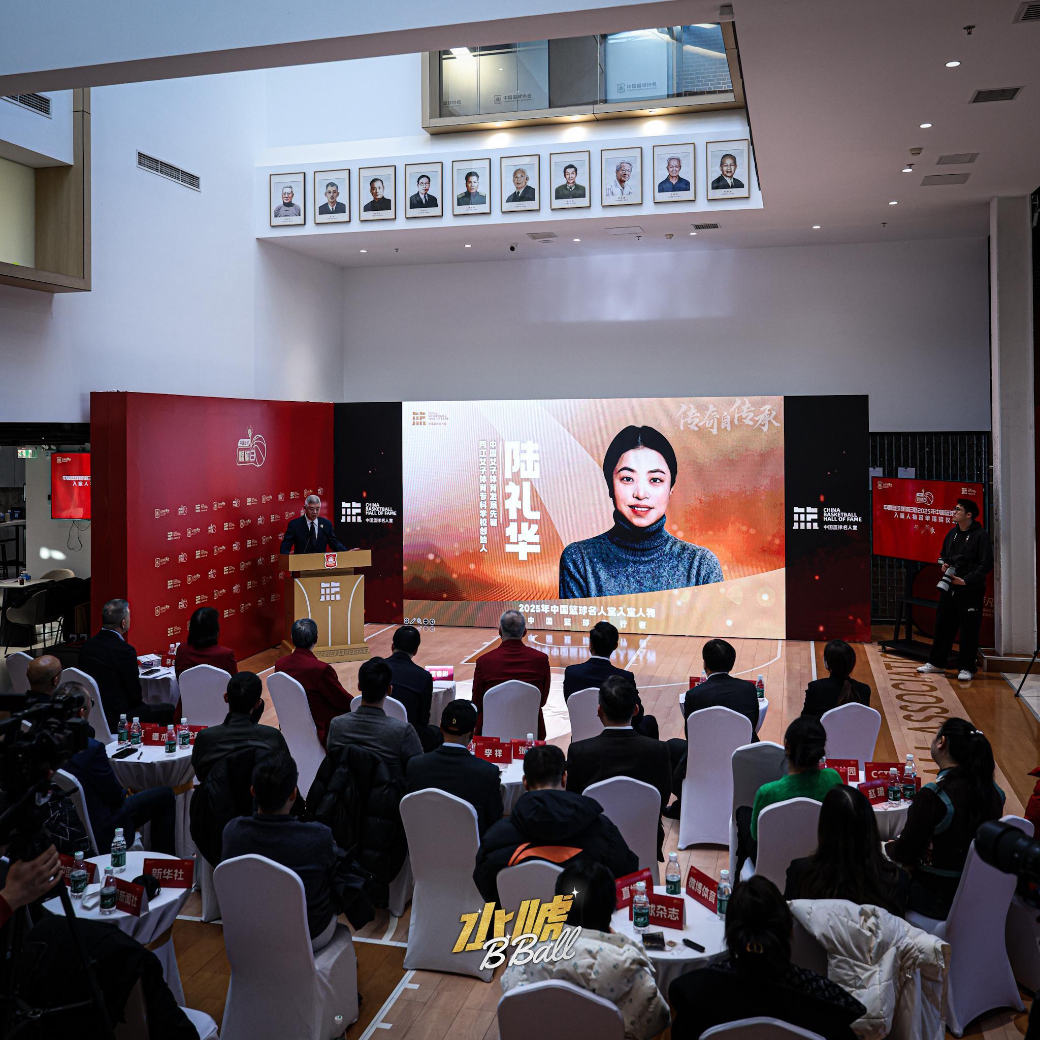 水唬篮球做篮球越多年，越由衷地钦佩中国篮球先行者们为国争光是他们的毕生所求，也是