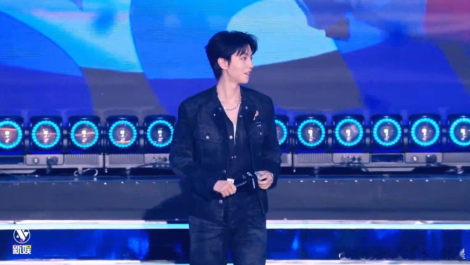 王俊凯ID凯俊王 王俊凯ID是凯俊王 今晚的明星表演赛，王俊凯ID是凯俊王，把自