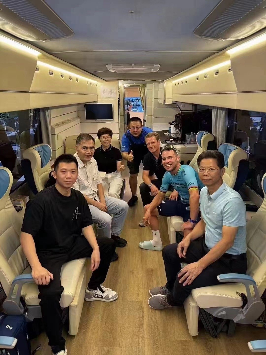 要是喜德盛拿下阿斯塔纳并且签下盘爷做代言，必买一辆X-Lab！ ​​​