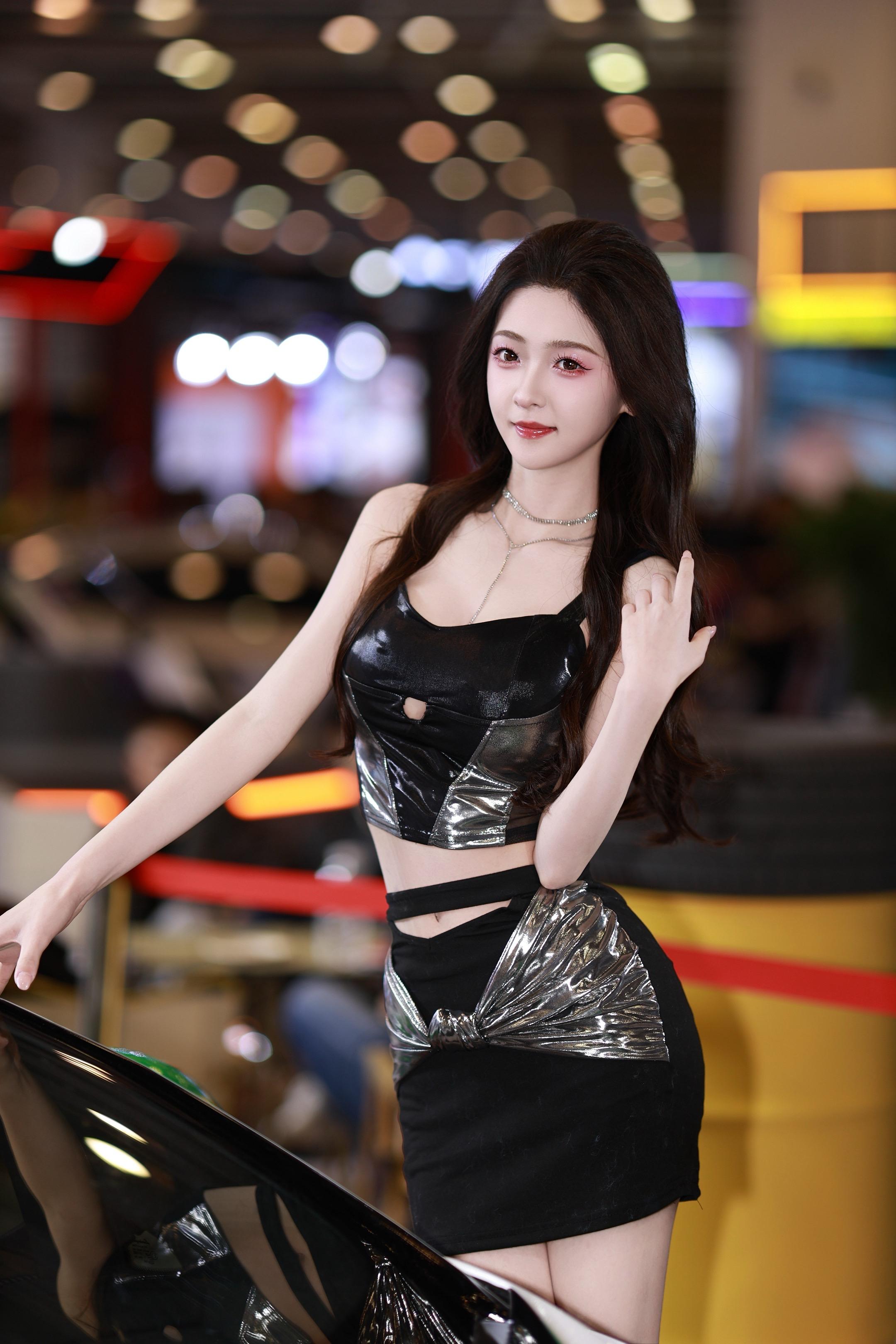 苏州gt show 车展～任绵绵。出镜：  📷：佳能R8 镜头：佳能...