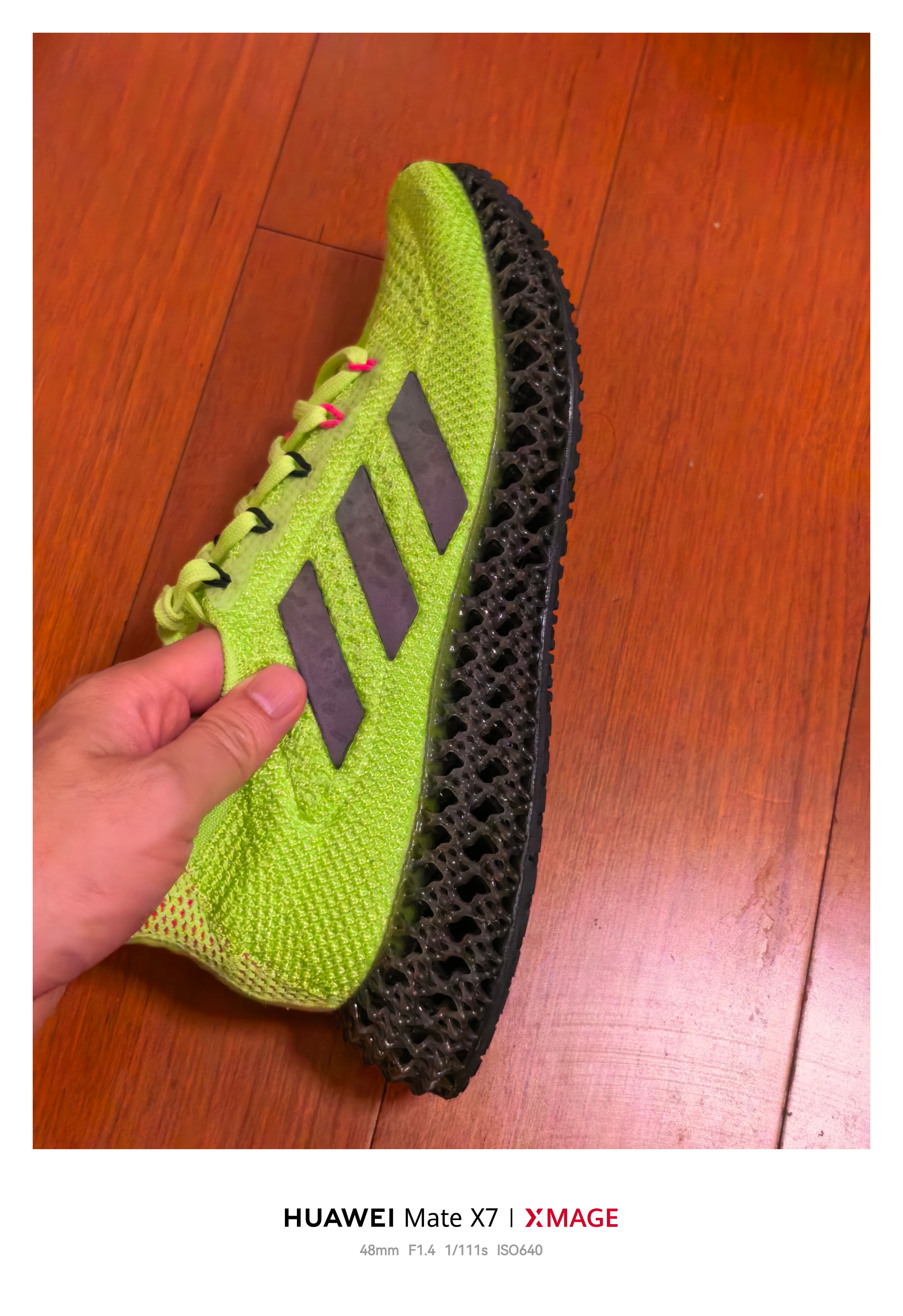 最近收到一双很特别的鞋：3D打印拖鞋。五六年前，我买过一双阿迪达斯用3D打印技术