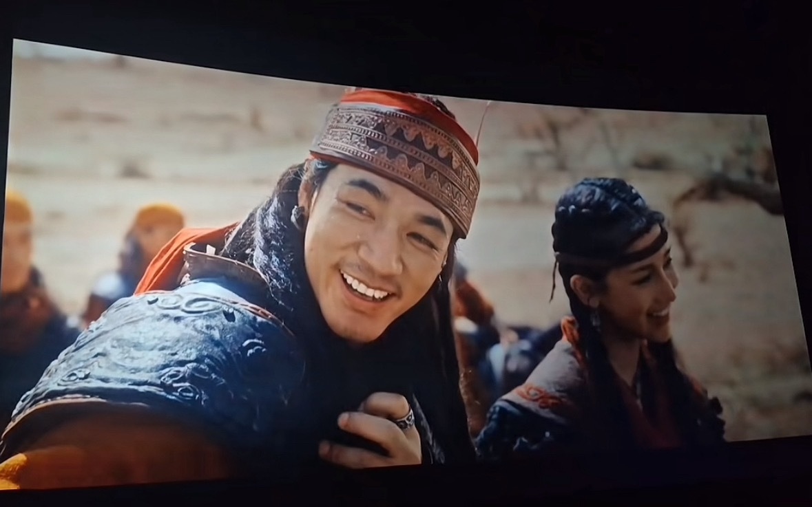 镖人 CP佛跳墙镖人就是这么神奇，和伊玄和蜜儿就这么一个笑容定格，能让我一下子g