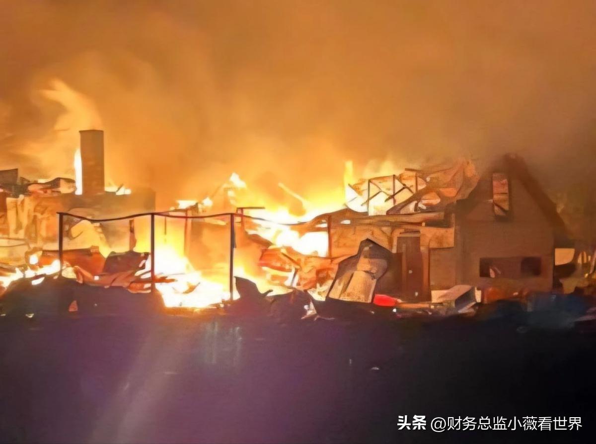 乌军打仗不行，授勋表彰却很频繁，近日乌军精锐部队开大会，一枚导弹从天而降，瞬间化