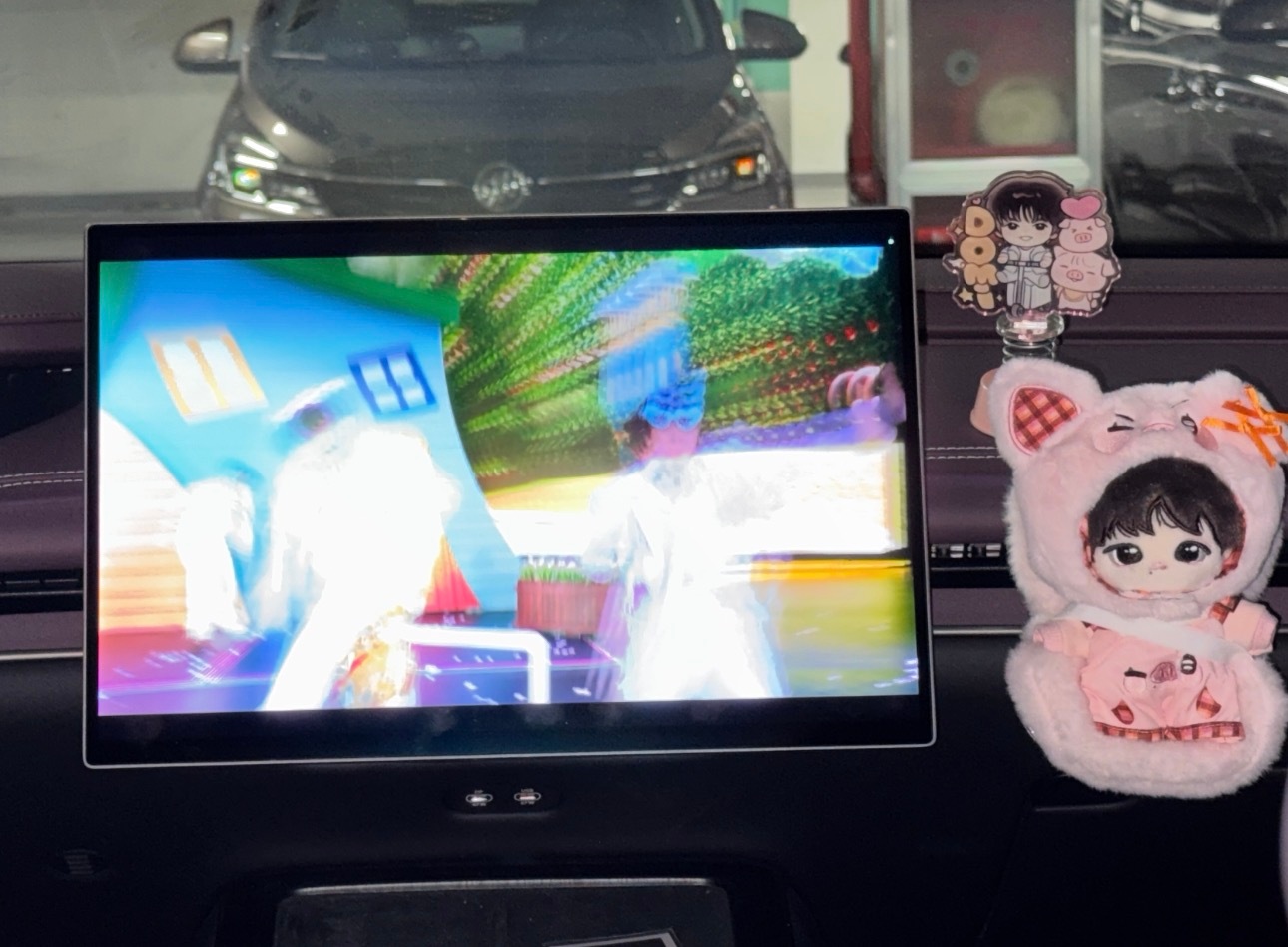 躲车里摸鱼 不想上班