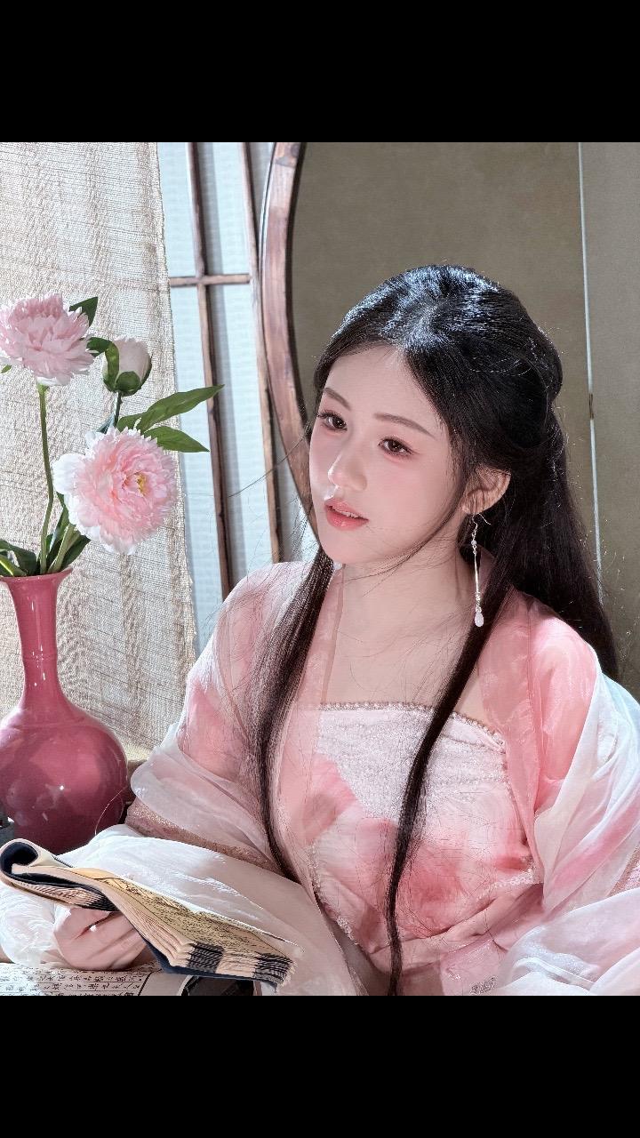 古言小说里14岁就有惊人美貌的女主