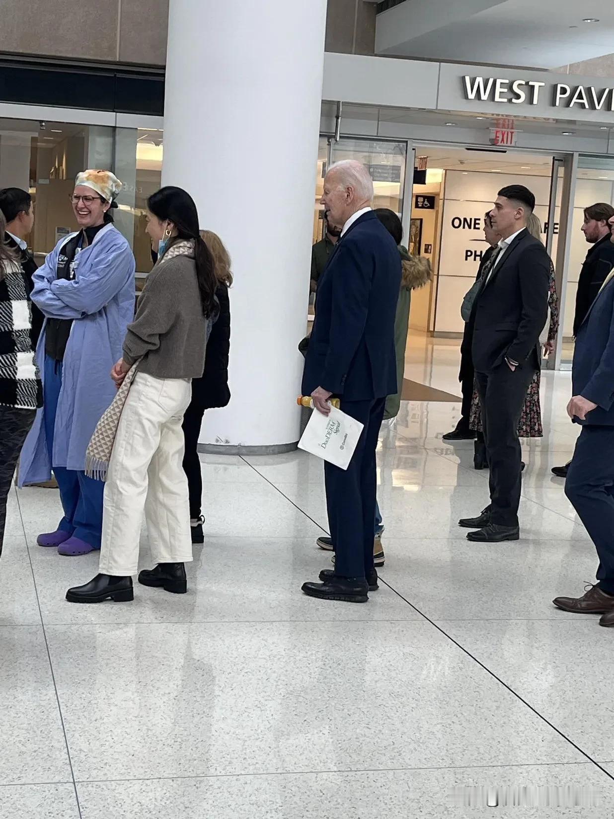 拜登在滨州大学医院排队