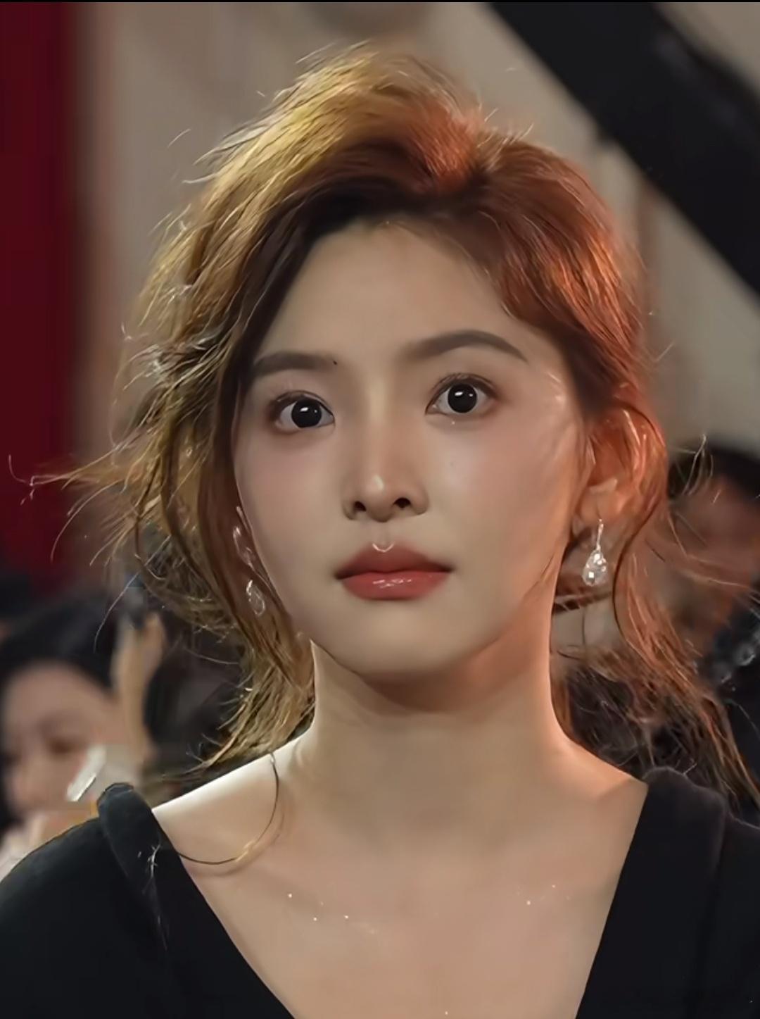 这个妆容还蛮好看的 ​​​