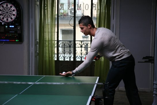 C罗c罗 足球界勇争第一乒乓球手的珍贵训练照 背部的肌肉纹理好舒服 